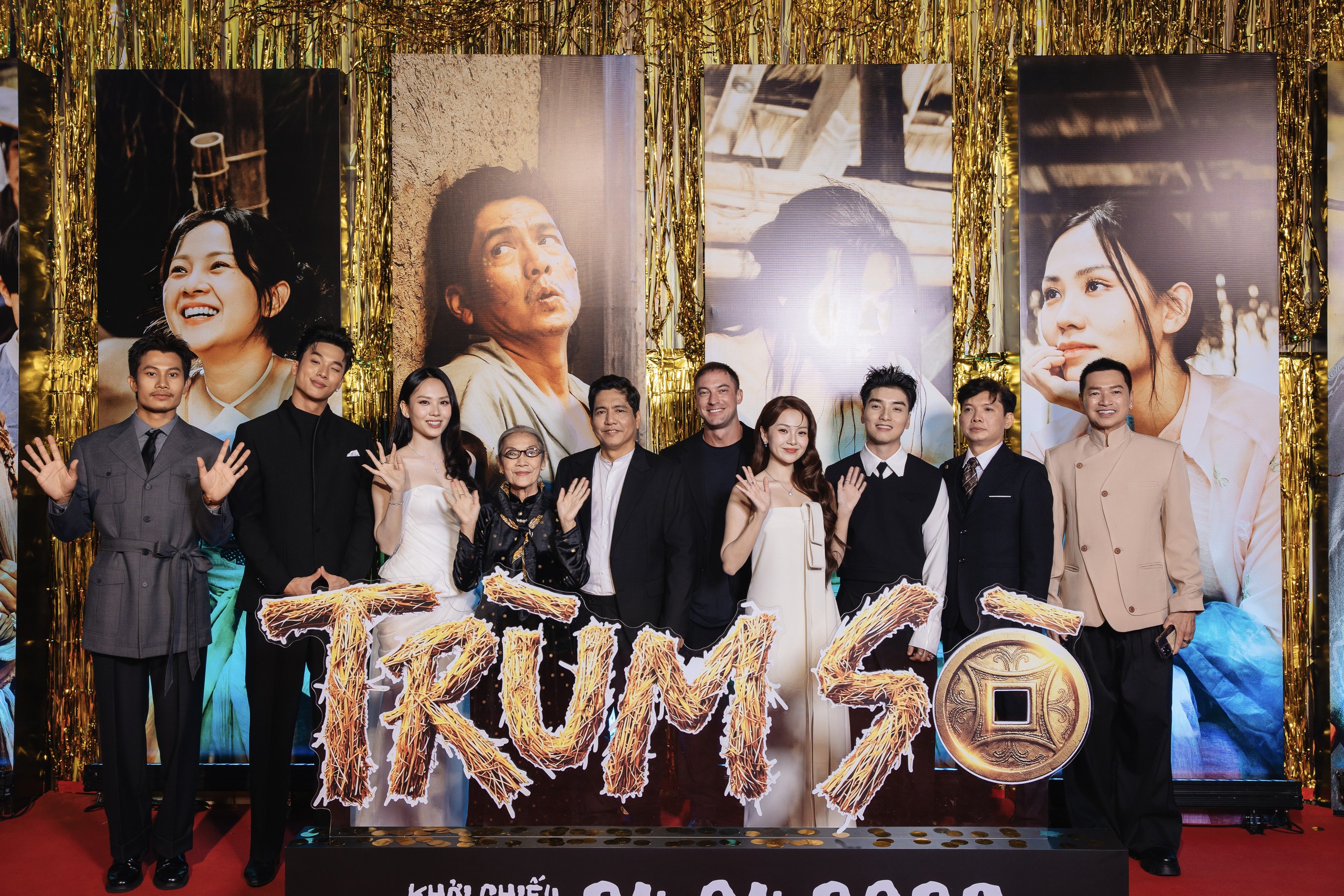 Võ Điền Gia Huy gây sốt khi ôm hoa đến tặng Tam Triều Dâng - Ảnh 12.