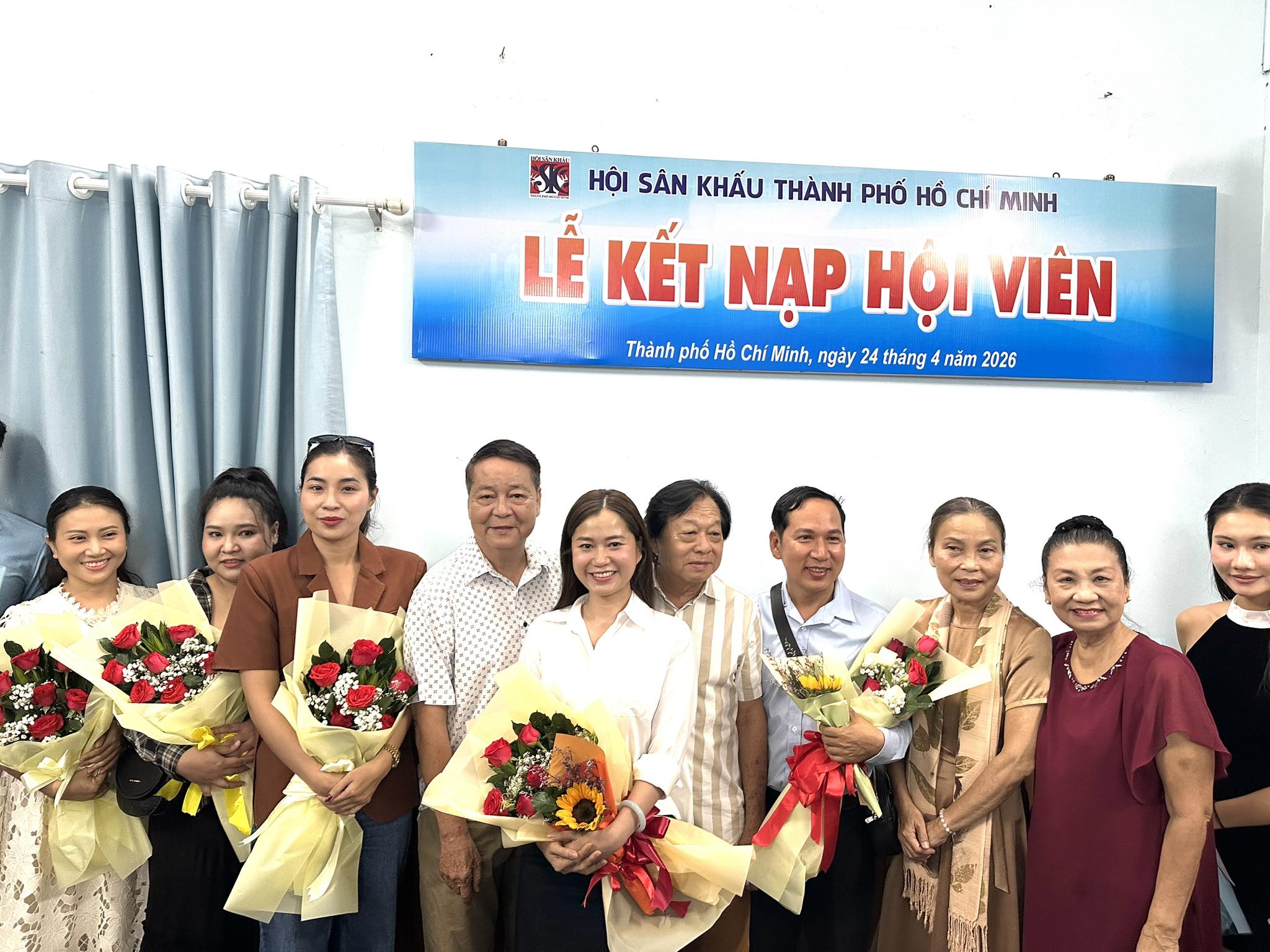 Lâm Vỹ Dạ, Minh Dự, Trọng Nhân xúc động trong ngày được kết nạp Hội viên Hội Sân khấu TP HCM - Ảnh 8.