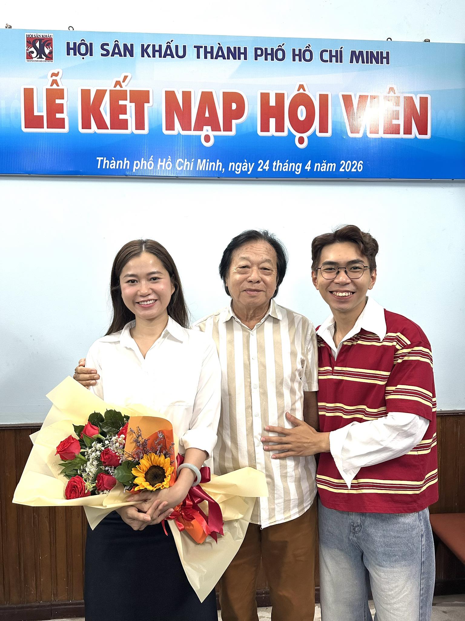 Lâm Vỹ Dạ, Minh Dự, Trọng Nhân xúc động trong ngày được kết nạp Hội viên Hội Sân khấu TP HCM - Ảnh 1.