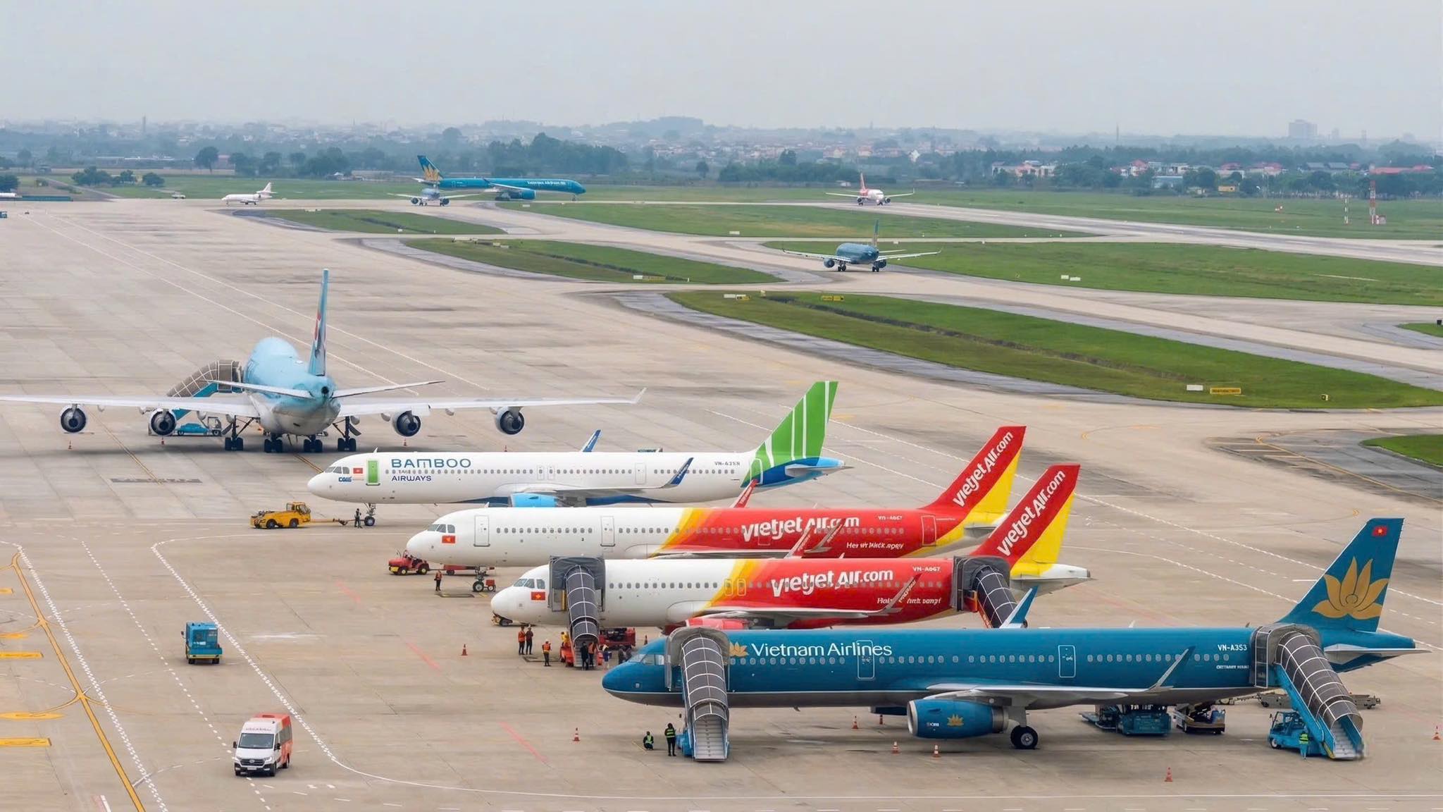 Giá vé máy bay dịp 30-4 tăng từng ngày, có chặng vượt 5 triệu đồng - Ảnh 1.