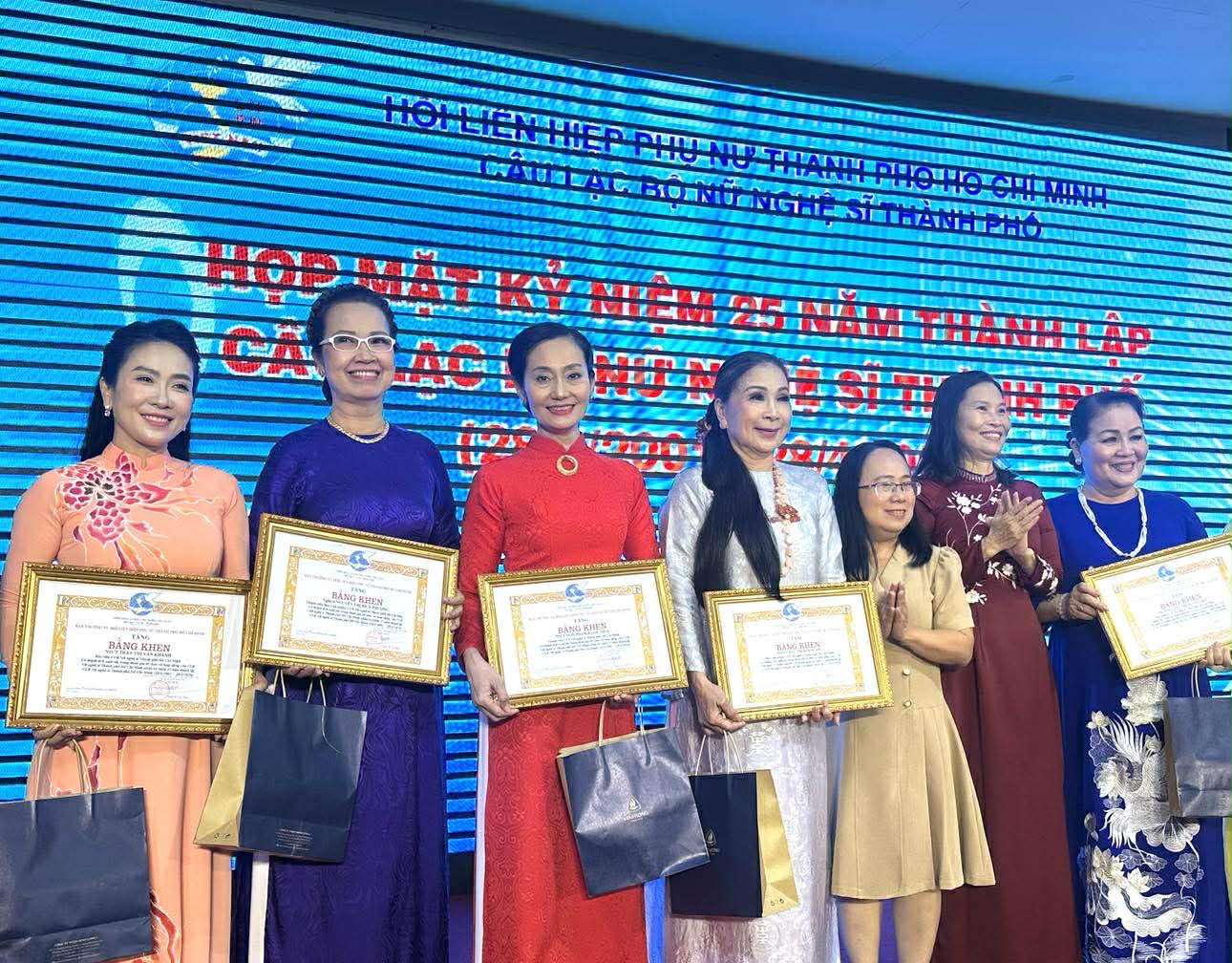 25 năm CLB Nữ nghệ sĩ TP HCM: Khi yêu thương trở thành phương thức hành động - Ảnh 6.