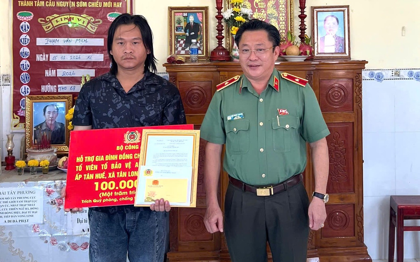 Khai mạc chuỗi sự kiện &ldquo;Tổ quốc b&igrave;nh y&ecirc;n&rdquo;, t&ocirc;n vinh 80 năm An ninh nh&acirc;n d&acirc;n - Ảnh 4.
