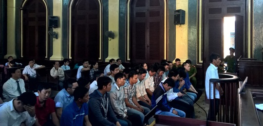 Bu&ocirc;n th&ocirc;ng tin thẻ t&iacute;n dụng quốc tế, "lợi" hơn 61 tỉ đồng - Ảnh 1.