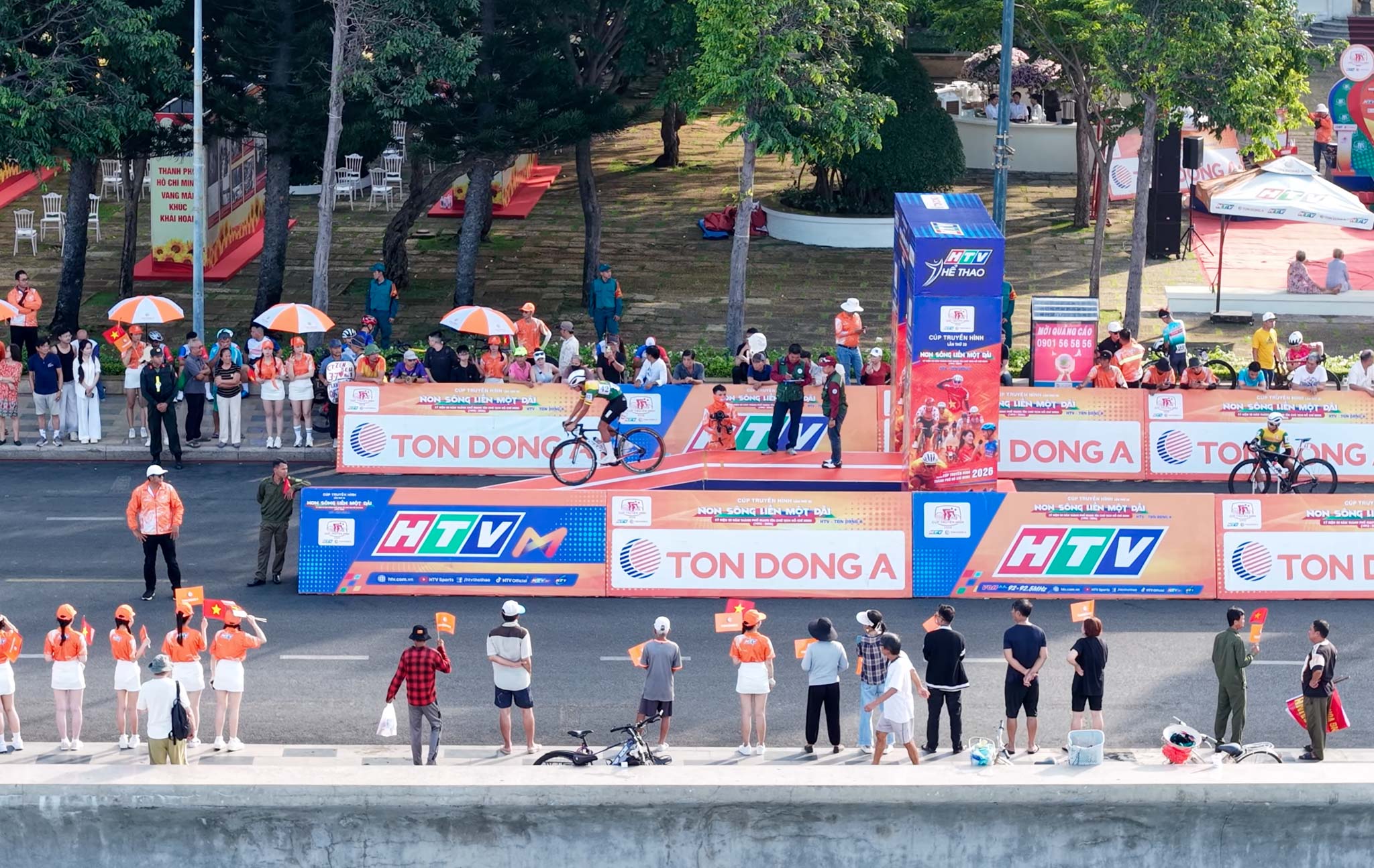 C&uacute;p truyền h&igrave;nh 2026: Tay đua Nga thắng chặng t&iacute;nh giờ - Ảnh 3.