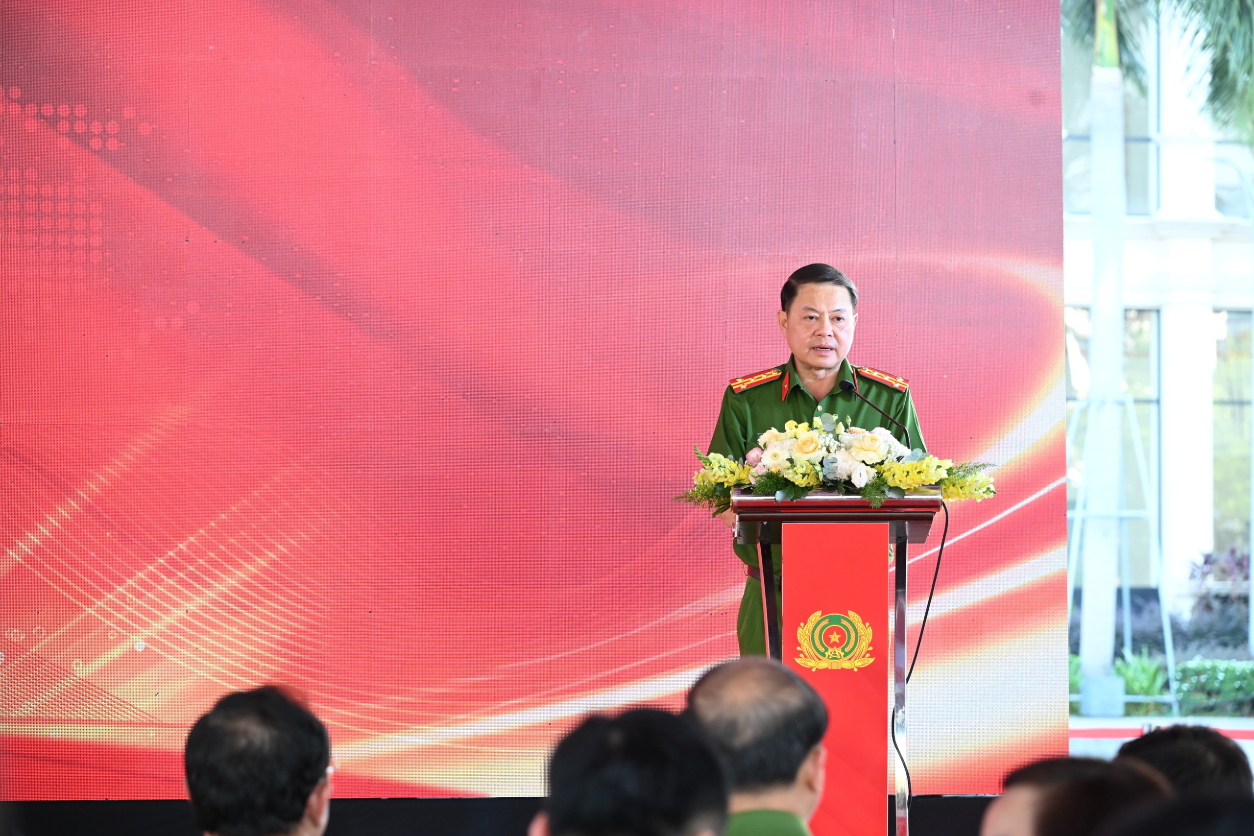 Người cao tuổi thích thú trải nghiệm trạm công dân số - Ảnh 5.