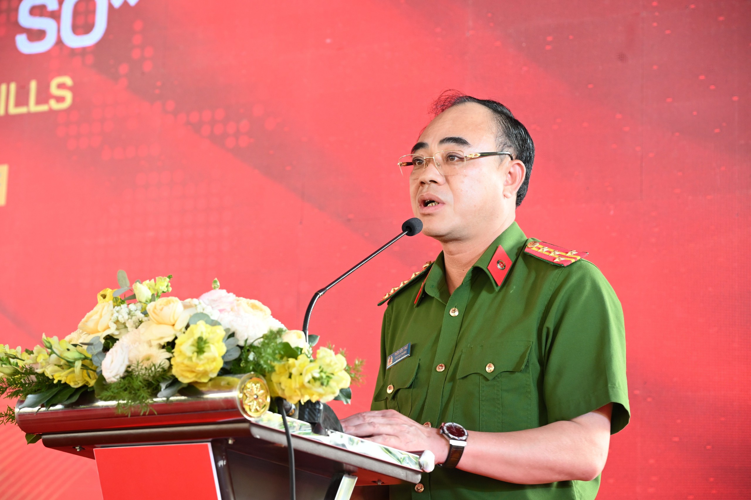 Người cao tuổi thích thú trải nghiệm trạm công dân số - Ảnh 6.