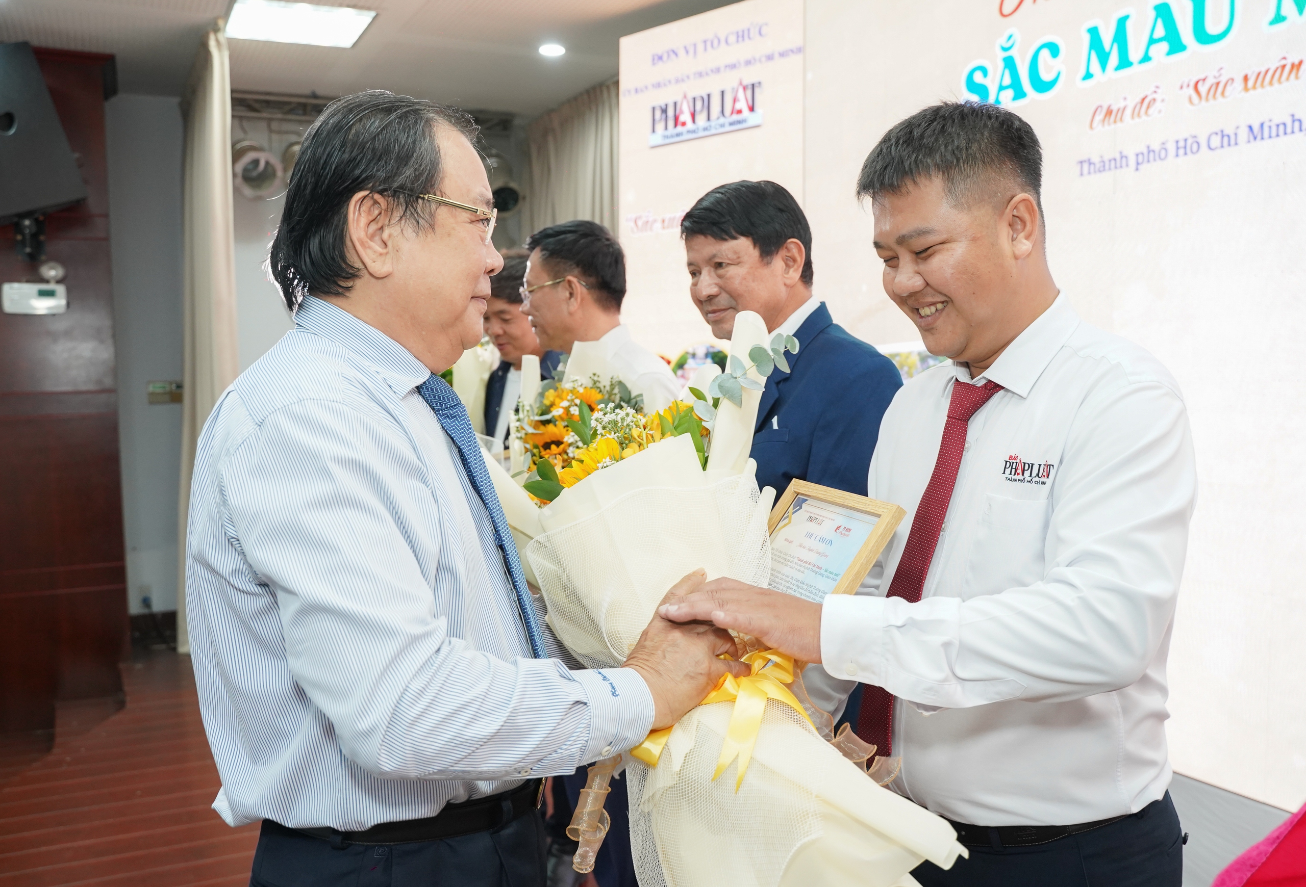 Tác phẩm Sức sống mới đoạt giải nhất cuộc thi ảnh của báo Pháp Luật TP HCM  - Ảnh 6.