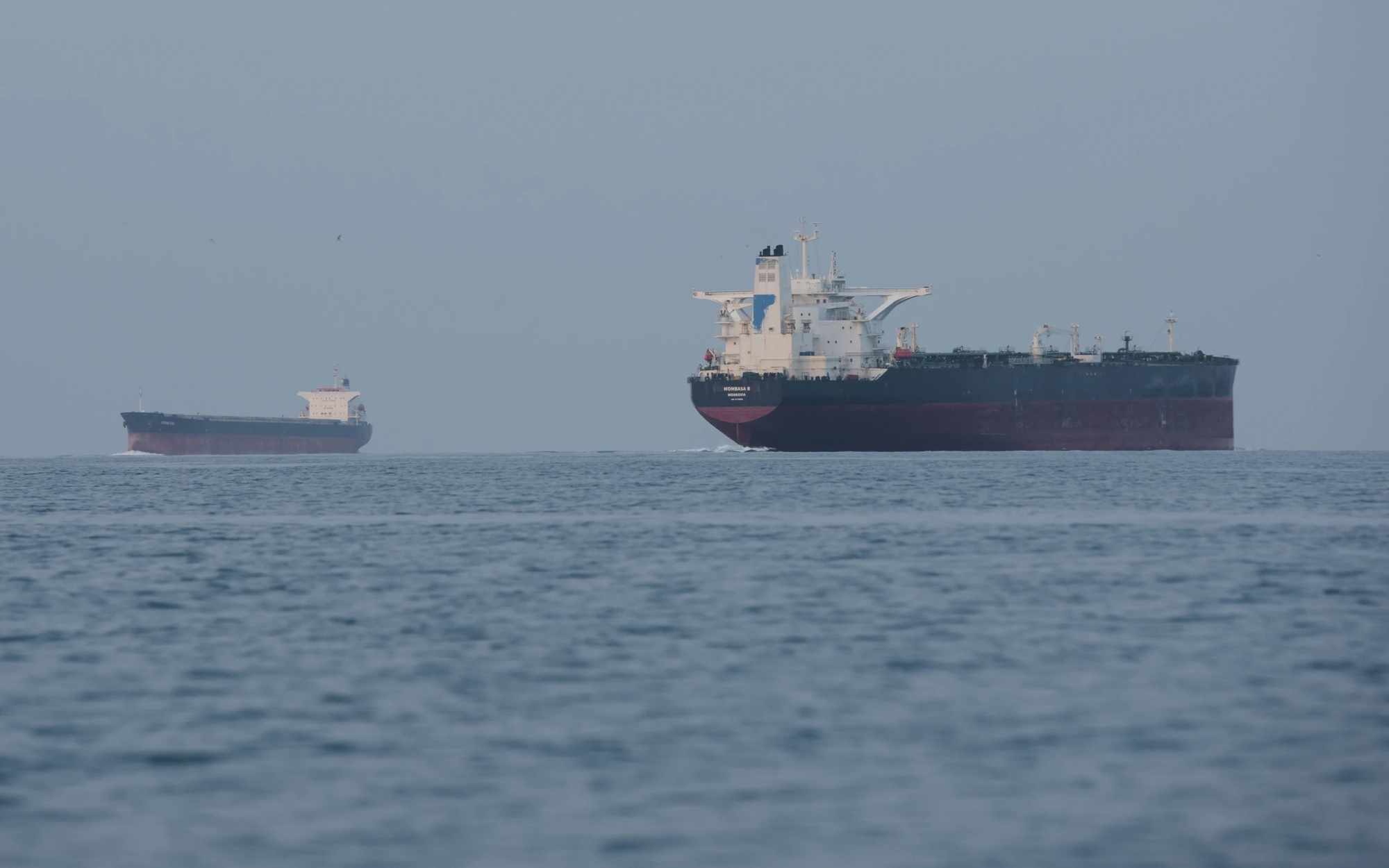 Điểm n&oacute;ng xung đột ng&agrave;y 26-4: &Ocirc;ng Donald Trump lại đổi &yacute; về đ&agrave;m ph&aacute;n với Iran - Ảnh 2.