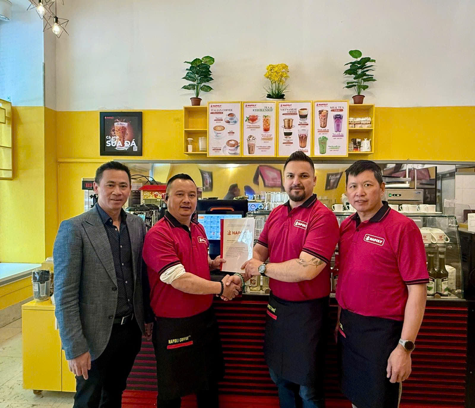 Napoly nhượng quyền cà phê Việt tại châu Âu với 100 cửa hàng mục tiêu 2026 - Ảnh 2.