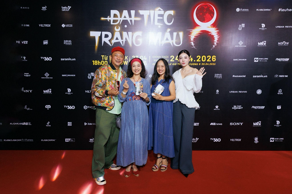 Dàn sao lộng lẫy ủng hộ 