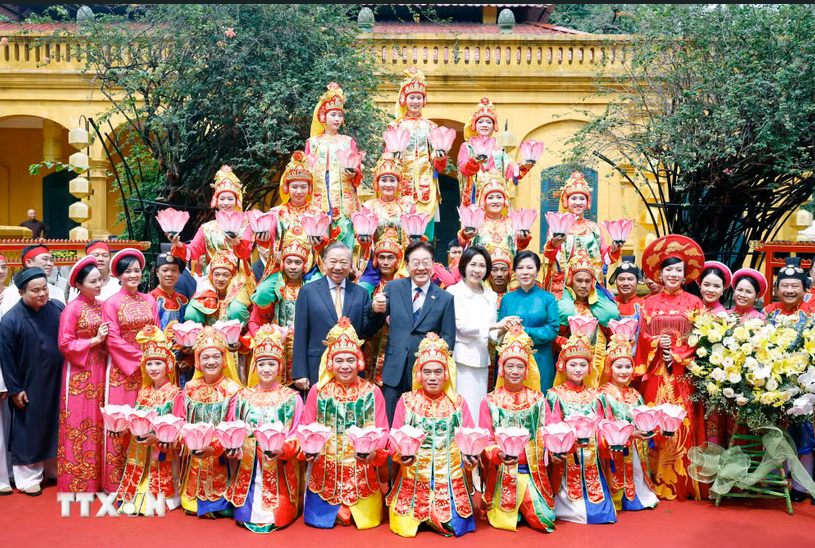 Tổng B&iacute; thư, Chủ tịch nước T&ocirc; L&acirc;m v&agrave; Phu nh&acirc;n chủ tr&igrave; chương tr&igrave;nh đặc biệt tại Ho&agrave;ng Th&agrave;nh Thăng Long - Ảnh 2.