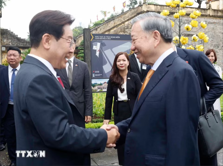 Tổng B&iacute; thư, Chủ tịch nước T&ocirc; L&acirc;m v&agrave; Phu nh&acirc;n chủ tr&igrave; chương tr&igrave;nh đặc biệt tại Ho&agrave;ng Th&agrave;nh Thăng Long - Ảnh 3.