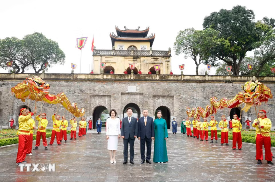 Tổng B&iacute; thư, Chủ tịch nước T&ocirc; L&acirc;m v&agrave; Phu nh&acirc;n chủ tr&igrave; chương tr&igrave;nh đặc biệt tại Ho&agrave;ng Th&agrave;nh Thăng Long - Ảnh 1.