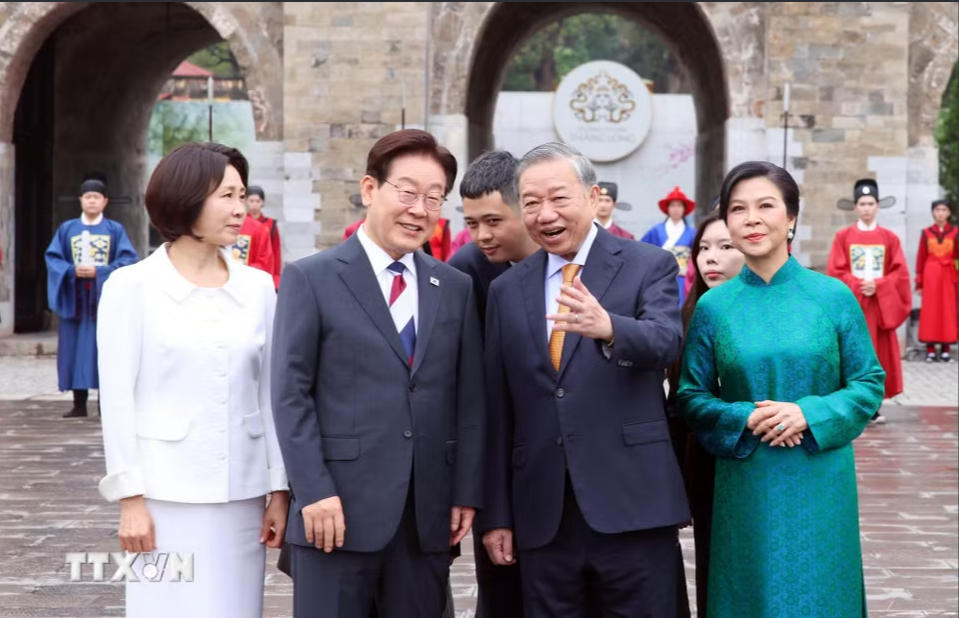 Tổng B&iacute; thư, Chủ tịch nước T&ocirc; L&acirc;m v&agrave; Phu nh&acirc;n chủ tr&igrave; chương tr&igrave;nh đặc biệt tại Ho&agrave;ng Th&agrave;nh Thăng Long - Ảnh 5.