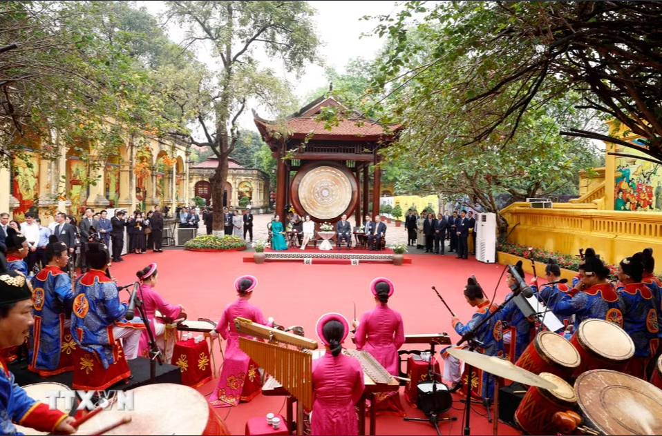 Tổng B&iacute; thư, Chủ tịch nước T&ocirc; L&acirc;m v&agrave; Phu nh&acirc;n chủ tr&igrave; chương tr&igrave;nh đặc biệt tại Ho&agrave;ng Th&agrave;nh Thăng Long - Ảnh 11.