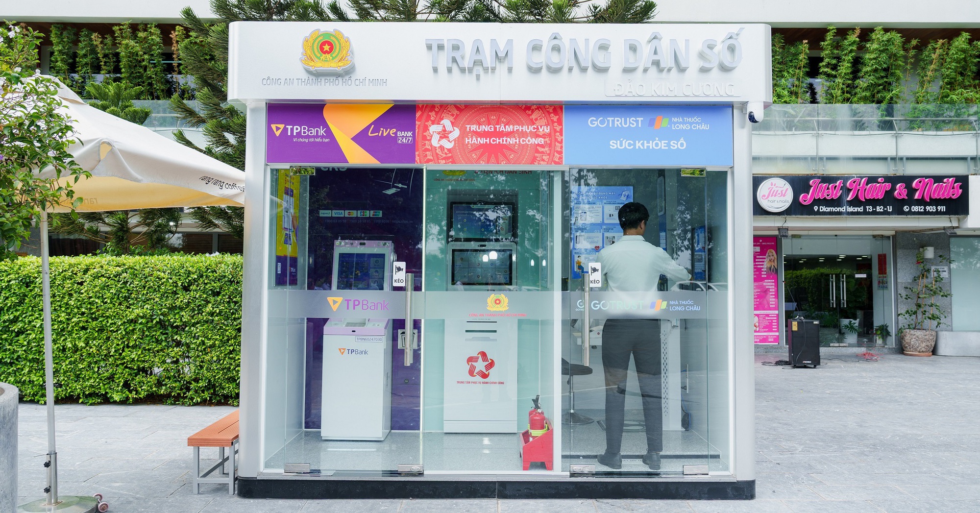 TPBank tiên phong triển khai mô hình LiveBank 24/7 kết hợp Trạm công dân số