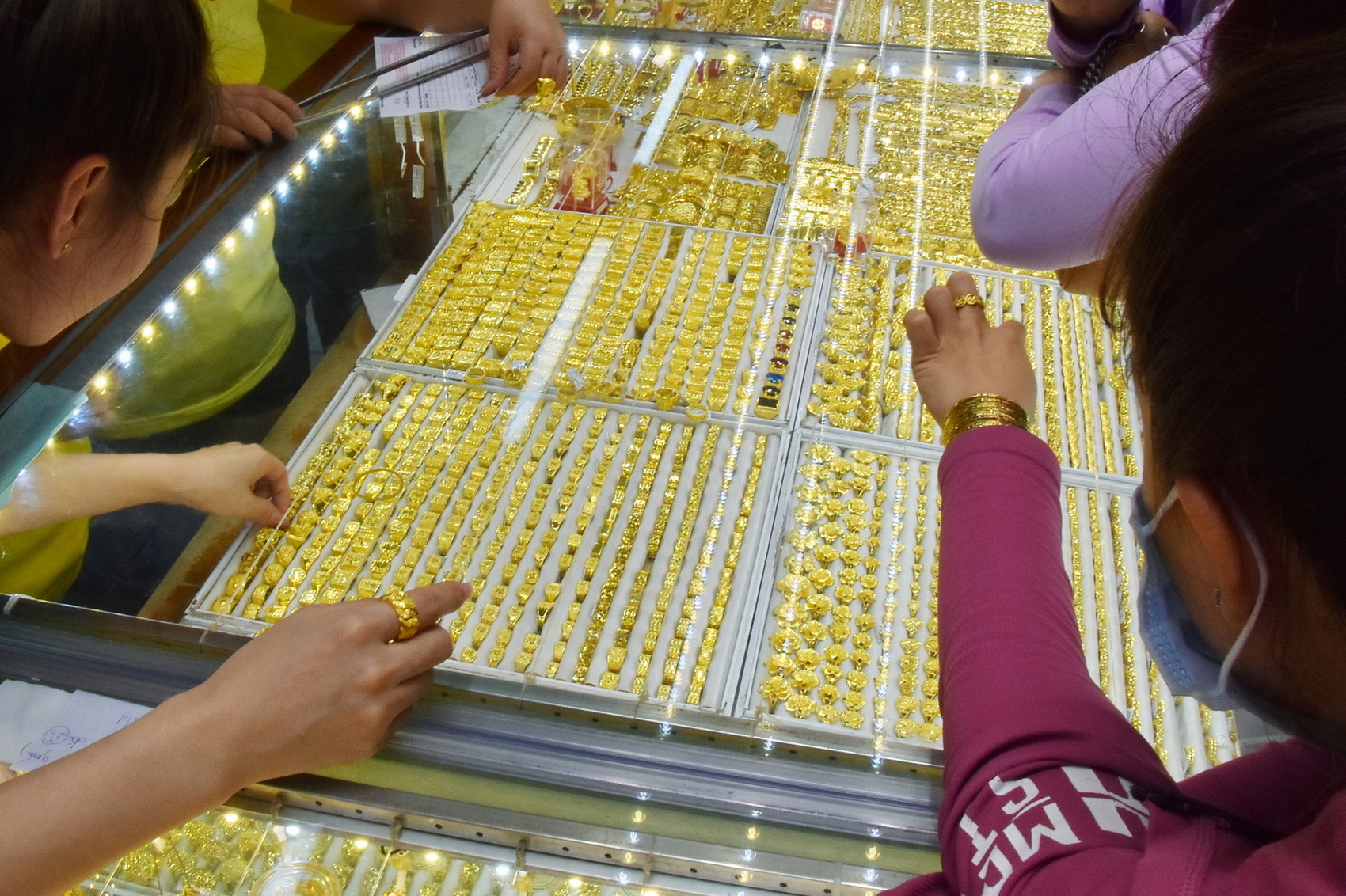 Giá vàng hôm nay, 25-4: Bật tăng trở lại - Ảnh 1.