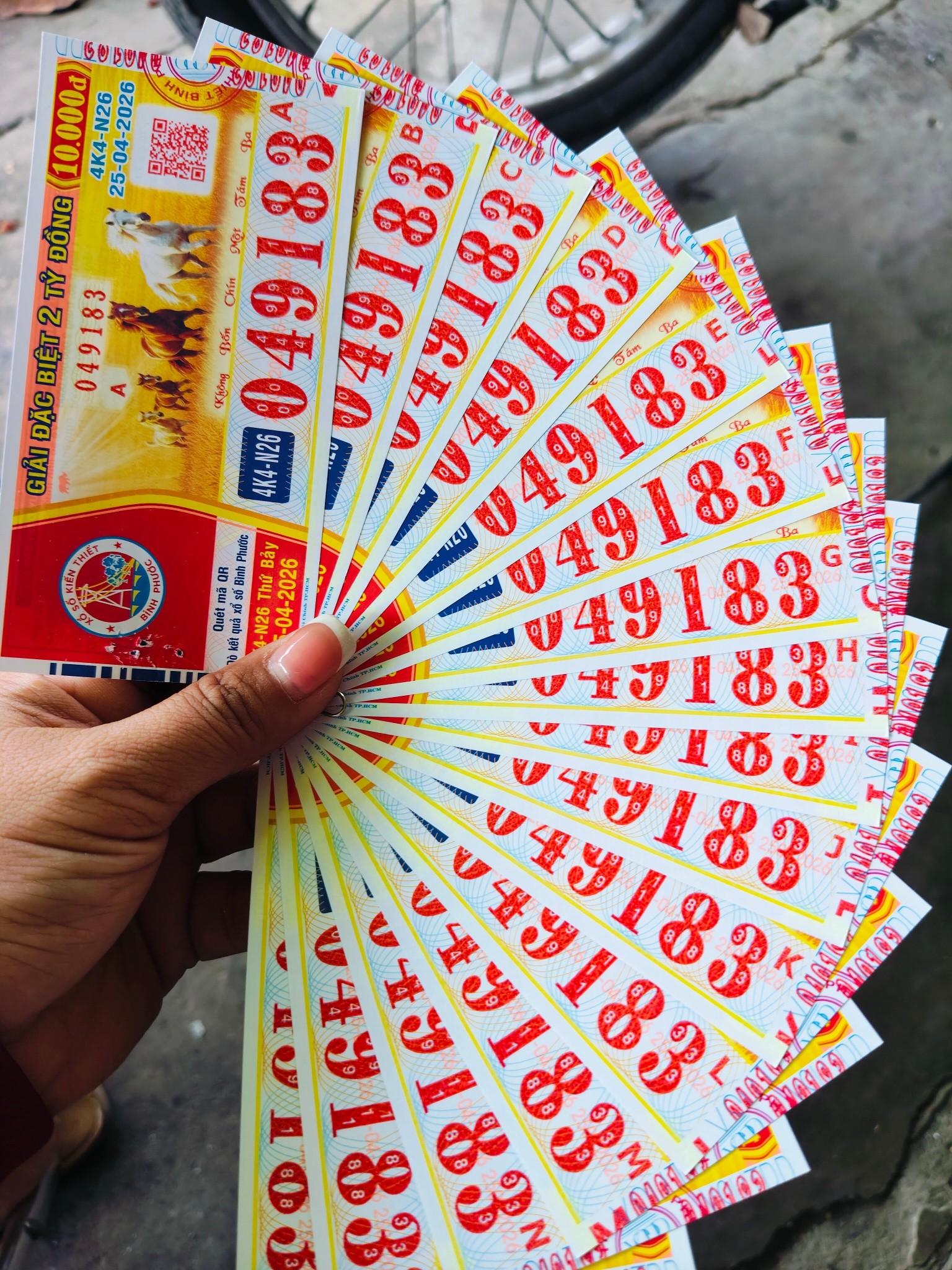 Sáng 25-4, lộ diện 14 vé xổ số miền Nam trúng độc đắc ở TPHCM - Ảnh 4.