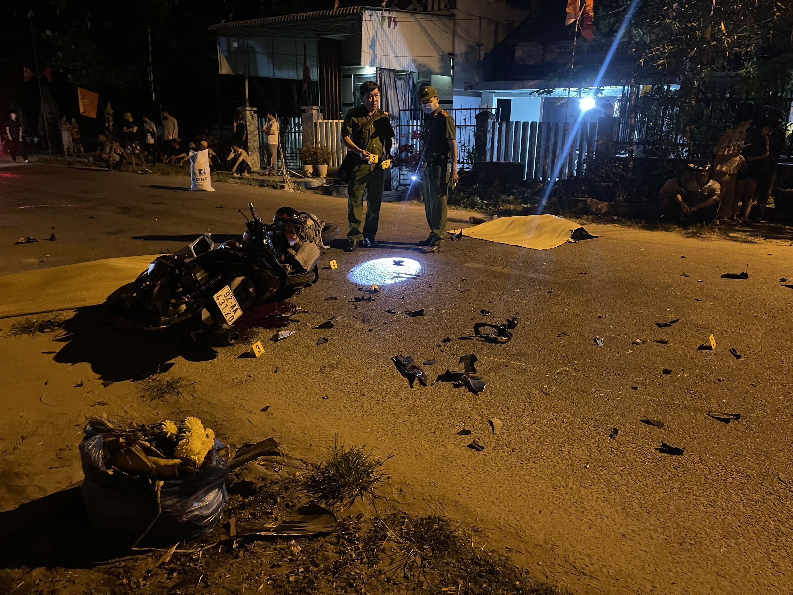 Hiện trường vụ tai nạn 2 người chết ở Đà Nẵng - Ảnh 1.