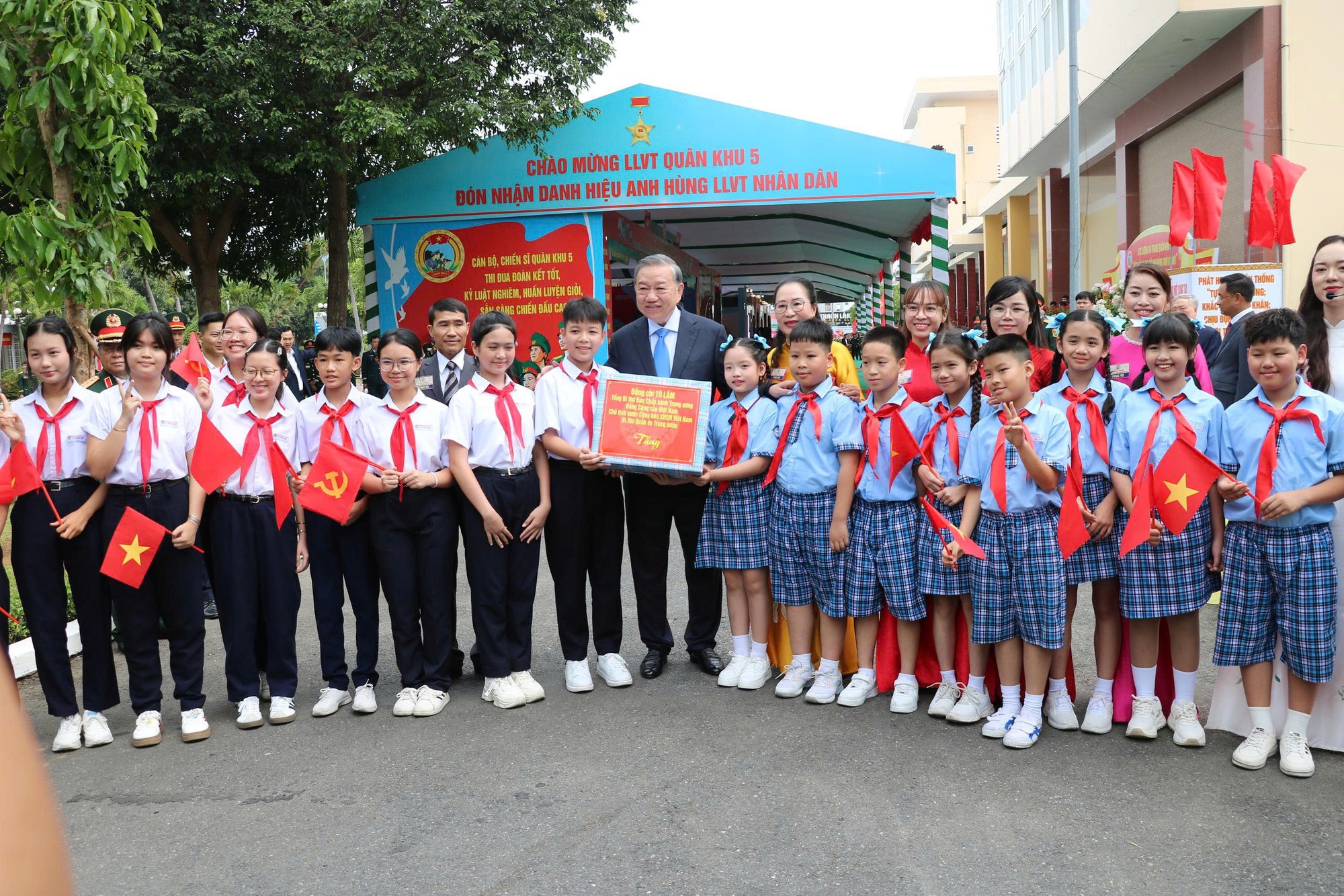 Tổng Bí thư, Chủ tịch nước Tô Lâm thăm và làm việc với Quân khu 5 - Ảnh 4.