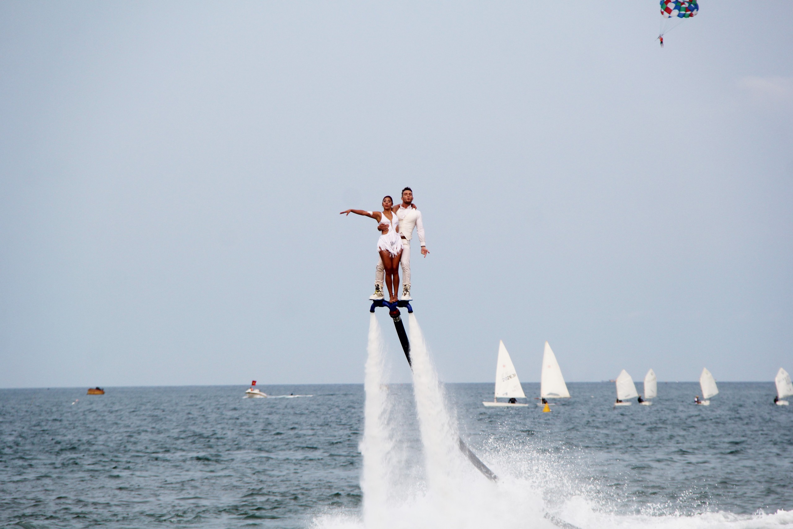 M&ugrave;a du lịch biển Đ&agrave; Nẵng 2026: M&atilde;n nh&atilde;n phần tr&igrave;nh diễn của VĐV flyboard h&agrave;ng đầu thế giới - Ảnh 3.