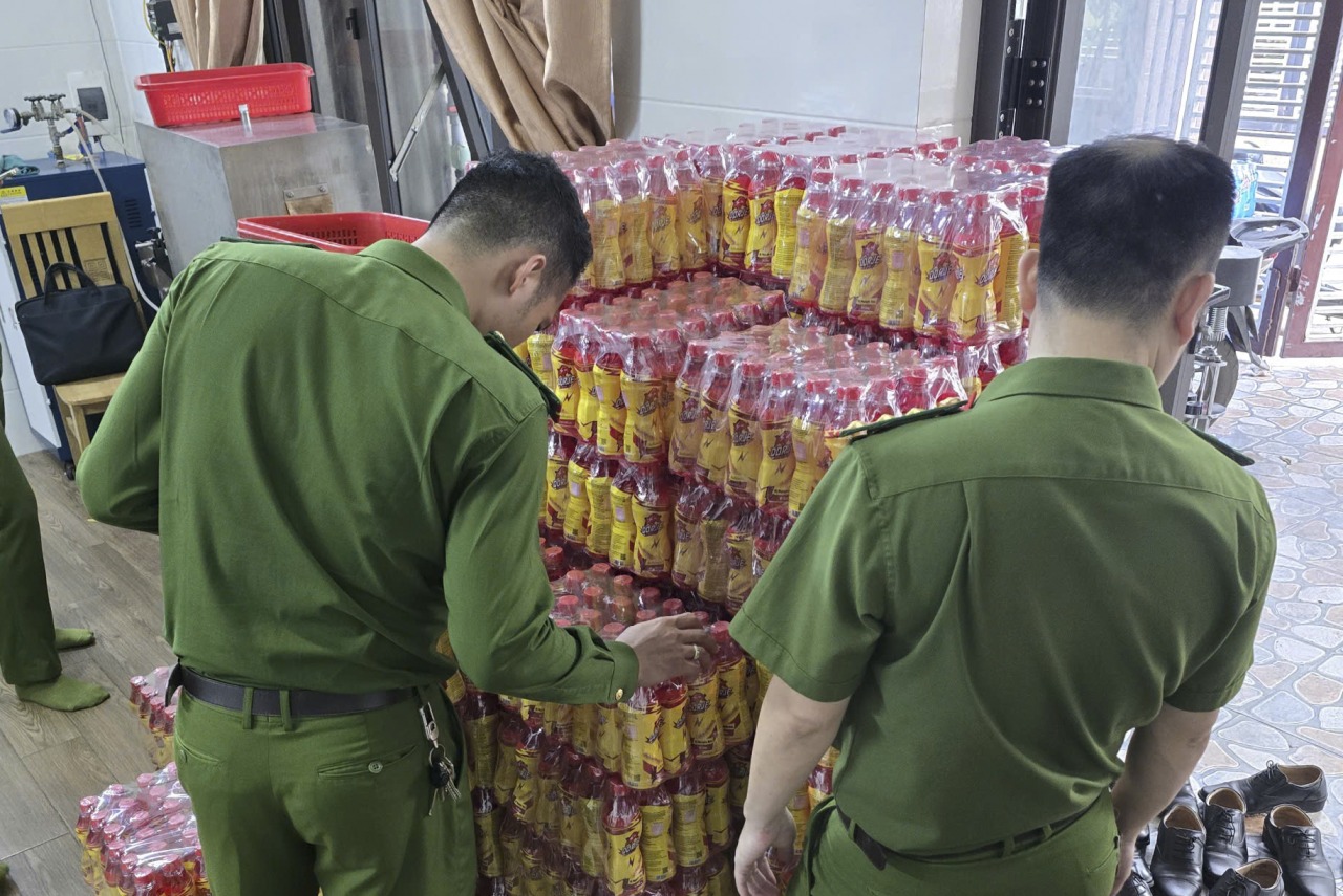 Khởi tố Chủ tịch HĐQT QUABICO sản xuất nước tăng lực giả tại Quảng Trị - Ảnh 2.