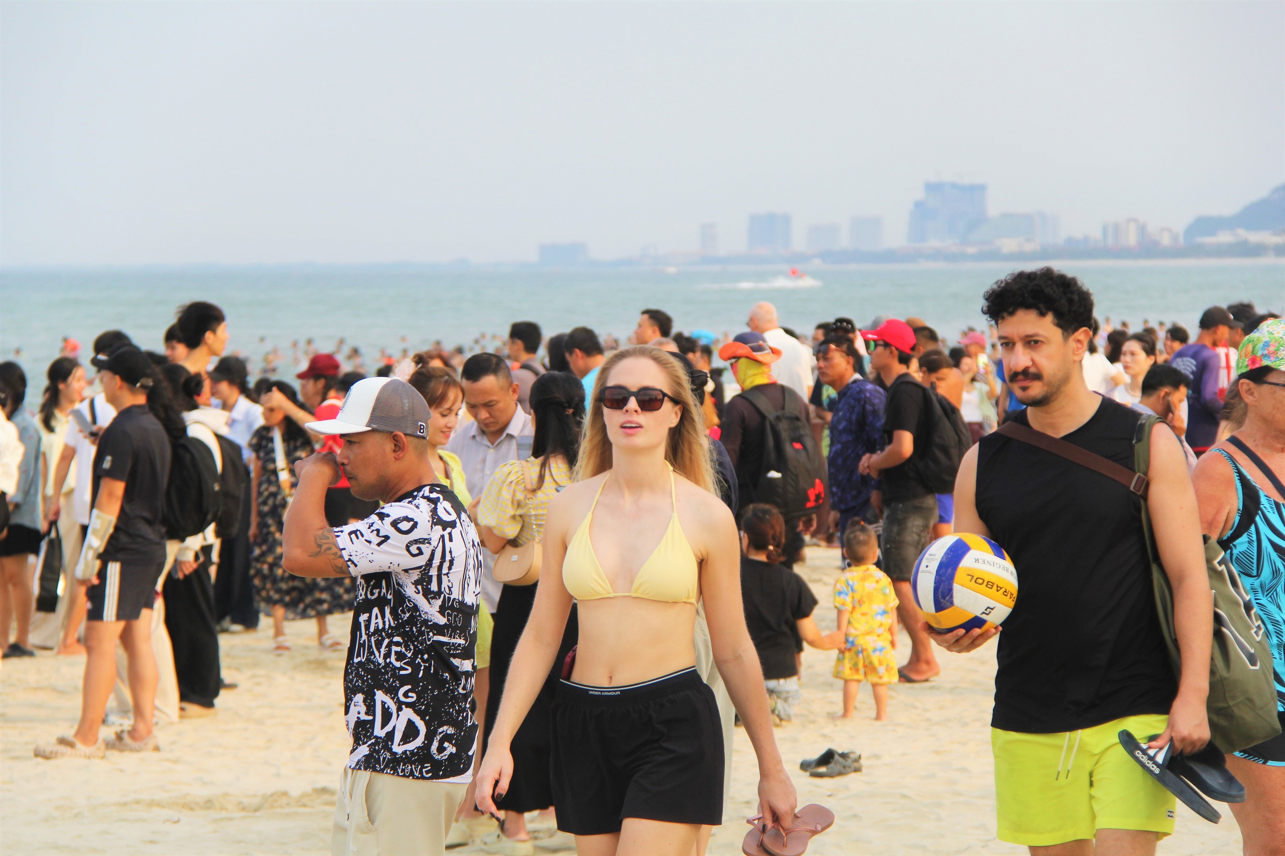 M&ugrave;a du lịch biển Đ&agrave; Nẵng 2026: M&atilde;n nh&atilde;n phần tr&igrave;nh diễn của VĐV flyboard h&agrave;ng đầu thế giới - Ảnh 8.