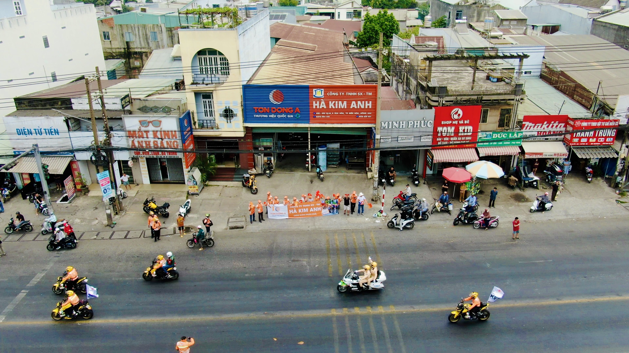 C&uacute;p truyền h&igrave;nh TPHCM: Tay đua Thụy Sĩ solo ấn tượng, mang về chiến thắng thứ hai cho Đồng Th&aacute;p   - Ảnh 2.