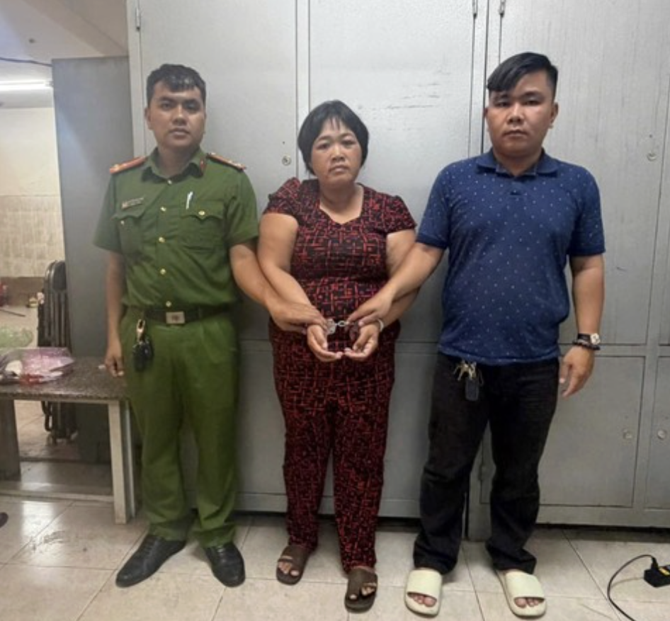 Công an TPHCM bắt kẻ lừa đảo lấy vé số của người già, tàn tật  - Ảnh 1.