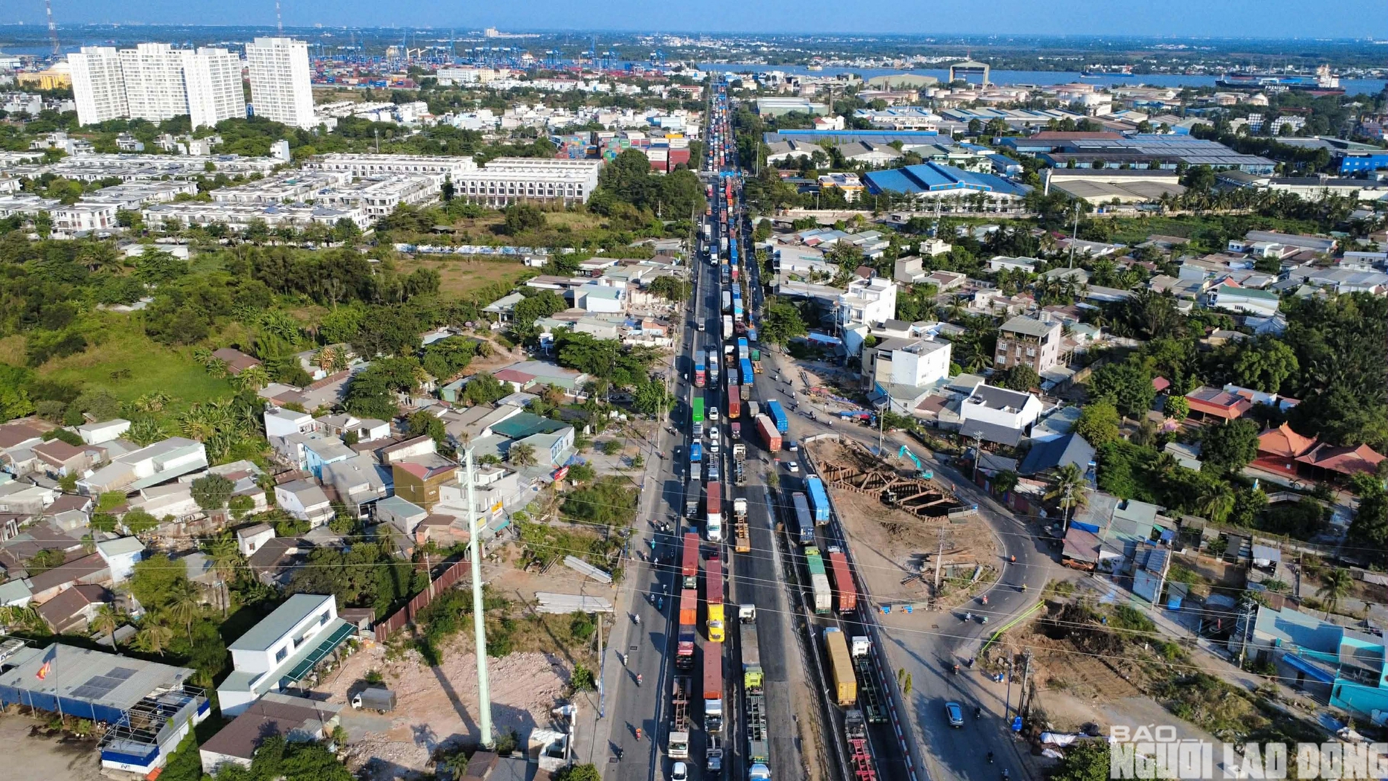 &Ugrave;n ứ giao th&ocirc;ng cửa ng&otilde; đ&ocirc;ng t&acirc;y TPHCM ng&agrave;y đầu nghỉ lễ Giỗ Tổ H&ugrave;ng Vương 2026 - Ảnh 1.