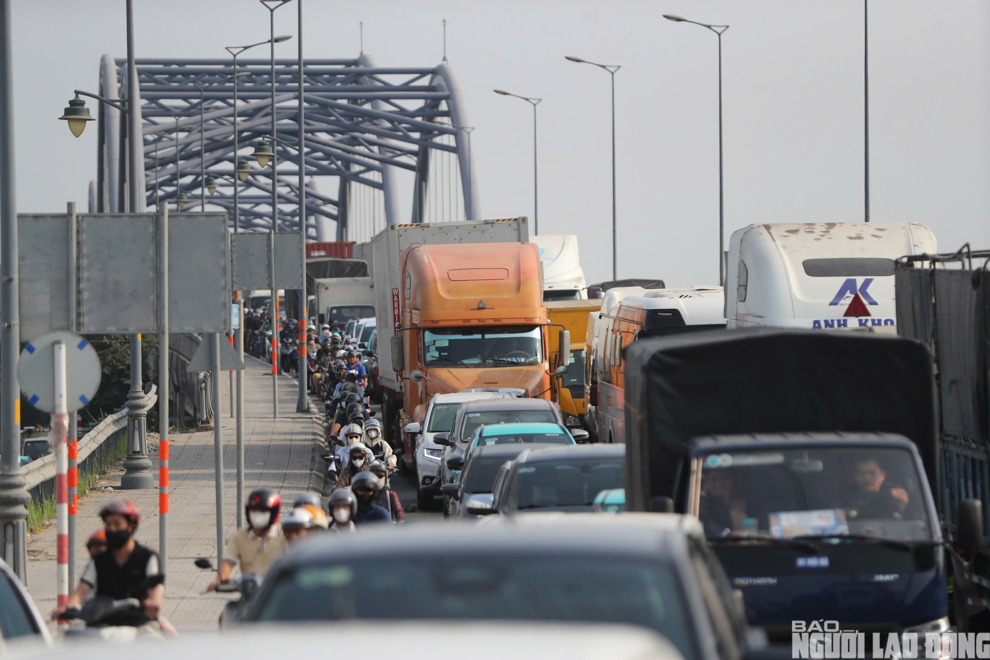 &Ugrave;n ứ giao th&ocirc;ng cửa ng&otilde; đ&ocirc;ng t&acirc;y TPHCM ng&agrave;y đầu nghỉ lễ Giỗ Tổ H&ugrave;ng Vương 2026 - Ảnh 4.