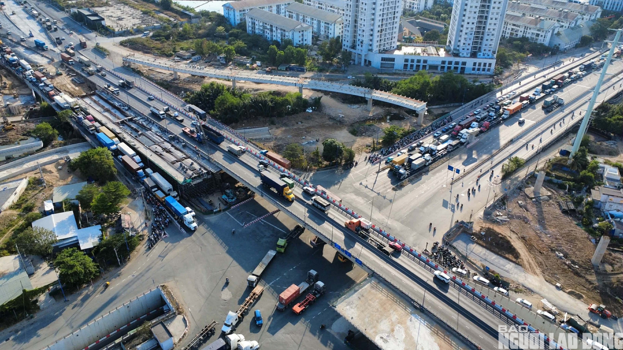 &Ugrave;n ứ giao th&ocirc;ng cửa ng&otilde; đ&ocirc;ng t&acirc;y TPHCM ng&agrave;y đầu nghỉ lễ Giỗ Tổ H&ugrave;ng Vương 2026 - Ảnh 6.