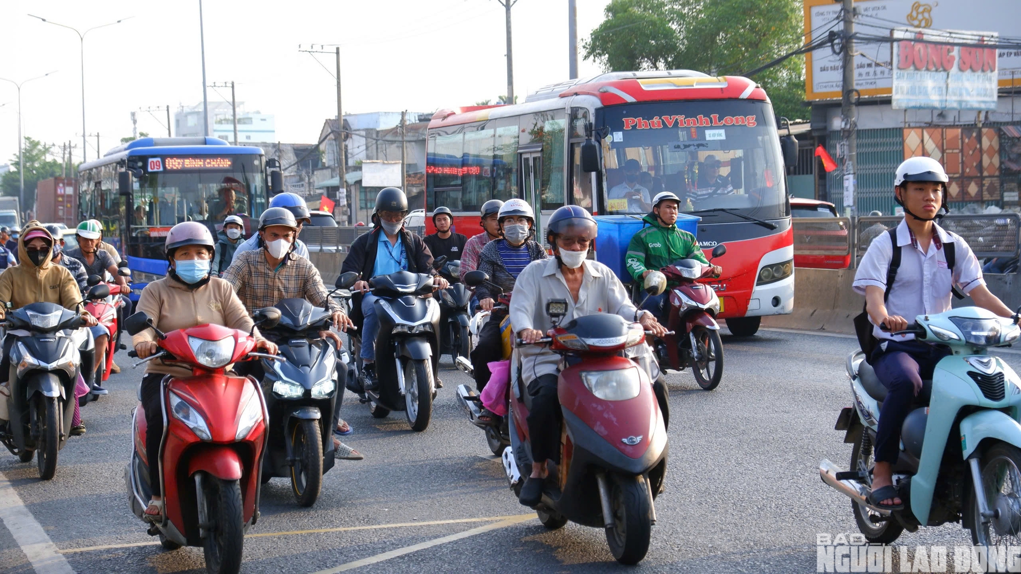 &Ugrave;n ứ giao th&ocirc;ng cửa ng&otilde; đ&ocirc;ng t&acirc;y TPHCM ng&agrave;y đầu nghỉ lễ Giỗ Tổ H&ugrave;ng Vương 2026 - Ảnh 10.