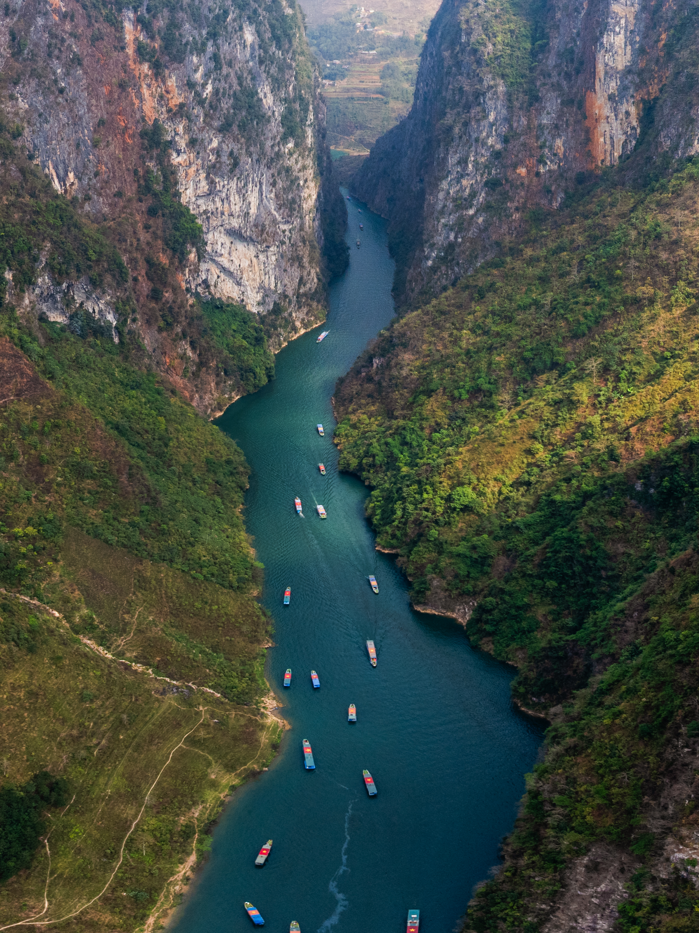 Những khoảnh khắc đẹp về TPHCM v&agrave; l&agrave;ng du lịch tốt nhất thế giới  - Ảnh 1.