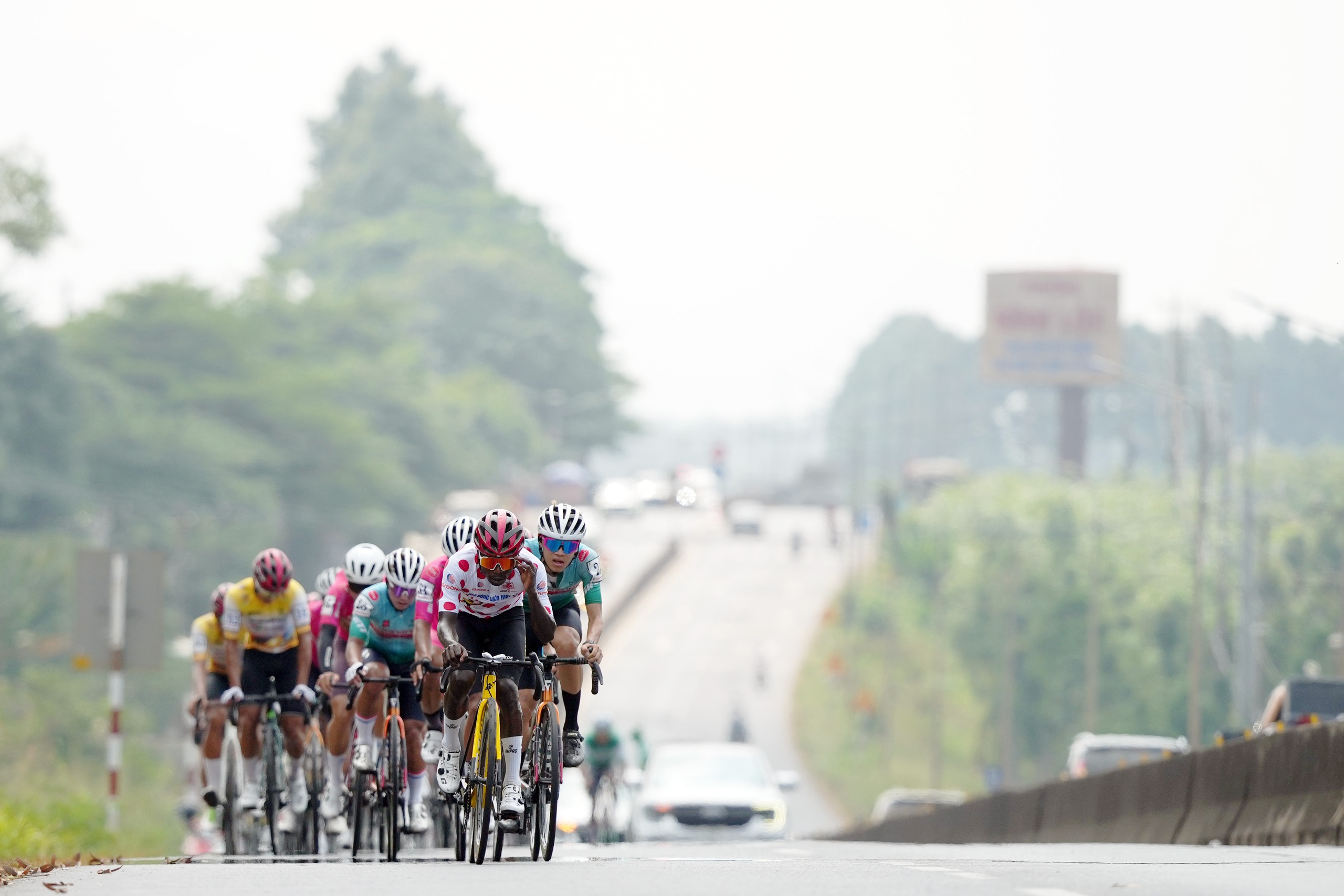 C&uacute;p truyền h&igrave;nh TPHCM: Tay đua Thụy Sĩ solo ấn tượng, mang về chiến thắng thứ hai cho Đồng Th&aacute;p   - Ảnh 5.