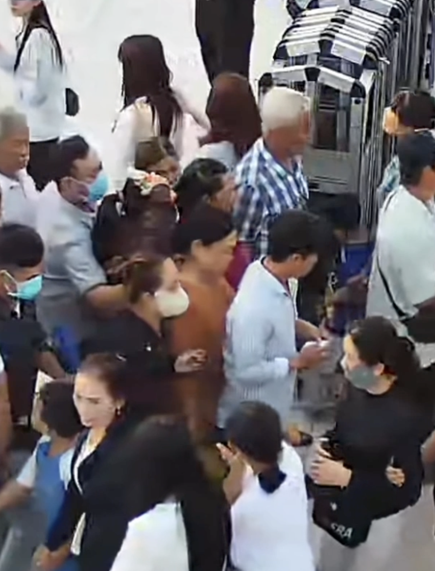 Clip giật dây chuyền ở Tân Huê Viên: Công an Cần Thơ truy tìm bị hại - Ảnh 1.