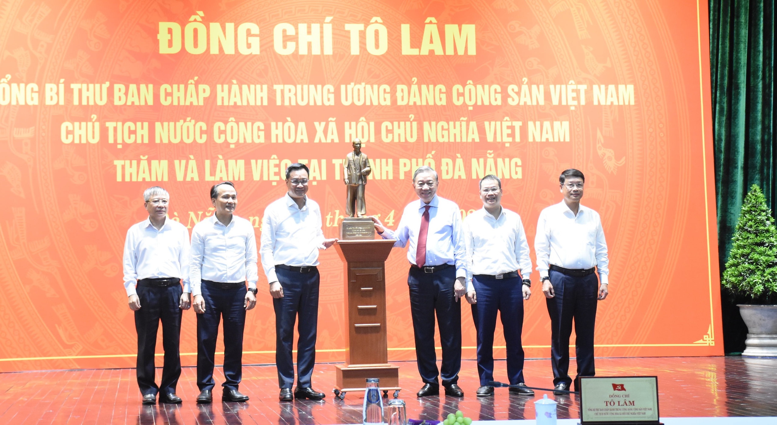 Tổng B&iacute; thư, Chủ tịch nước T&ocirc; L&acirc;m: X&acirc;y dựng Đ&agrave; Nẵng trở th&agrave;nh một cực tăng trưởng lớn của cả nước - Ảnh 2.