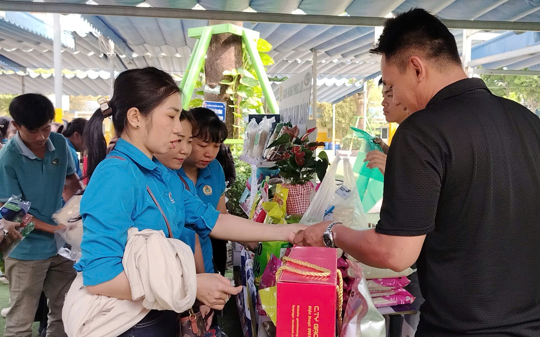Đẩy mạnh chăm lo cho đo&agrave;n vi&ecirc;n &ndash; lao động trong Th&aacute;ng C&ocirc;ng nh&acirc;n - Ảnh 4.
