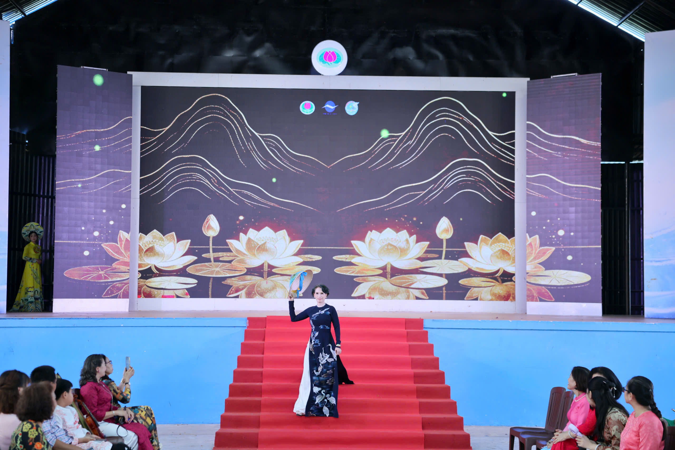 Ch&ugrave;m ảnh: Thắt chặt t&igrave;nh đo&agrave;n kết trong ng&agrave;y Giỗ Tổ H&ugrave;ng Vương tại phường B&igrave;nh Thới, TPHCM - Ảnh 18.