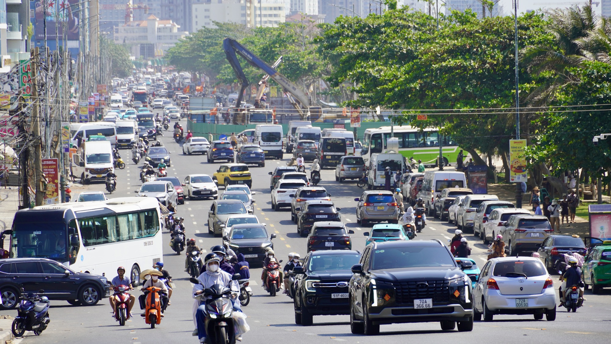 Biển Vũng T&agrave;u h&uacute;t kh&aacute;ch dịp Giỗ Tổ, kỳ vọng b&ugrave;ng nổ m&ugrave;a lễ 30-4 - Ảnh 1.