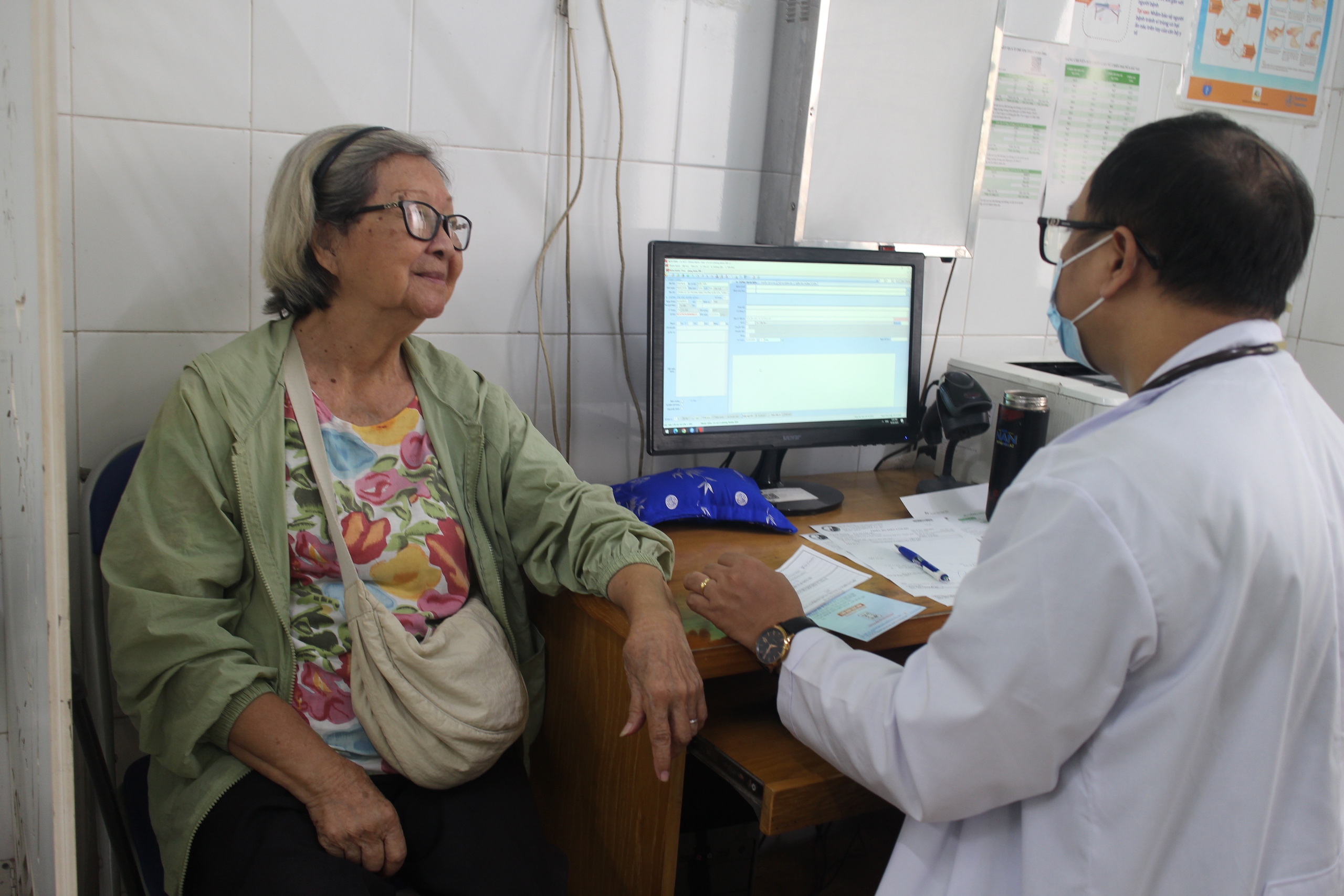 Những bệnh nào người cao tuổi được BHYT chi trả cao? - Ảnh 1.