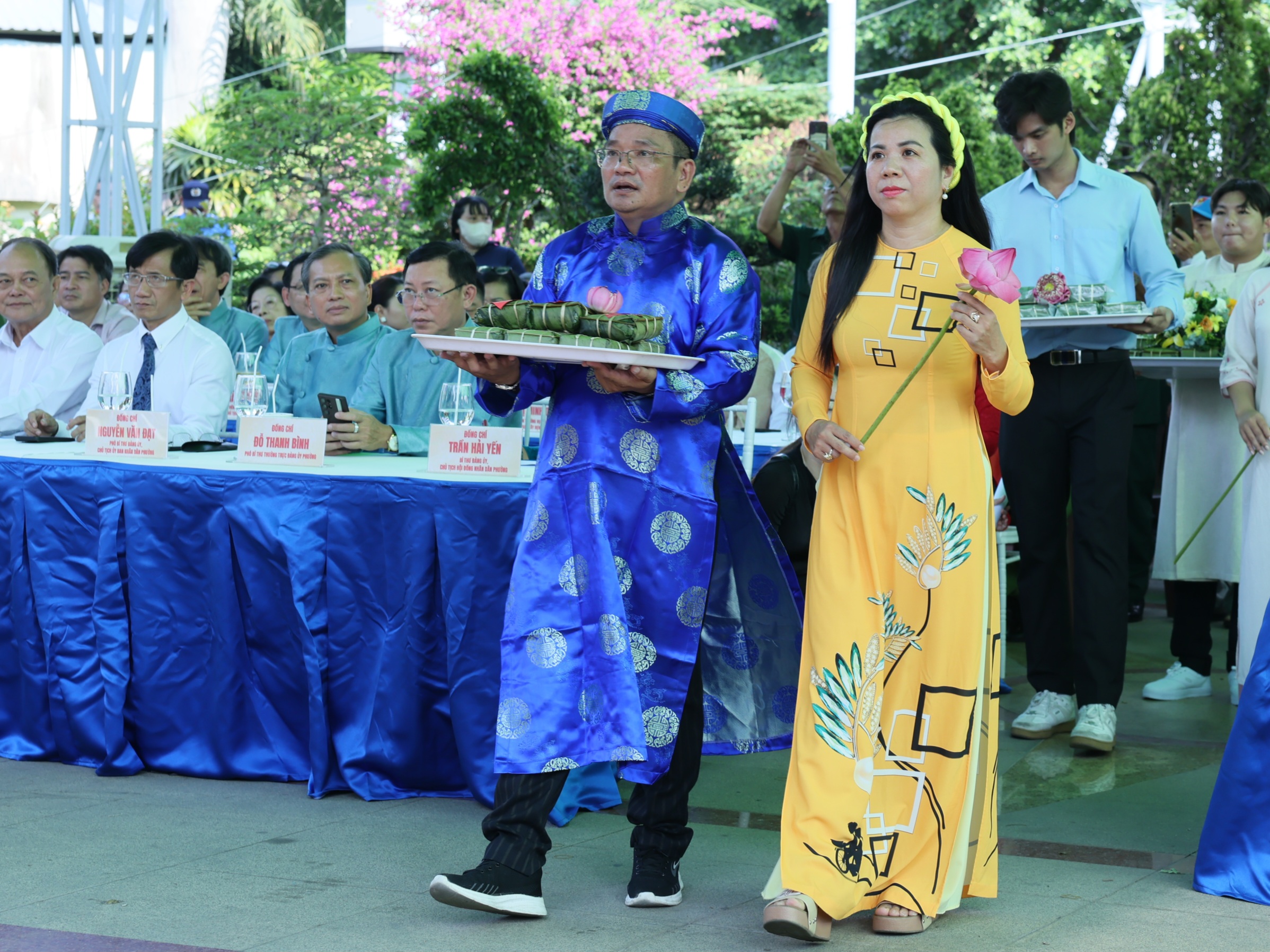 Ch&ugrave;m ảnh: Thắt chặt t&igrave;nh đo&agrave;n kết trong ng&agrave;y Giỗ Tổ H&ugrave;ng Vương tại phường B&igrave;nh Thới, TPHCM - Ảnh 2.