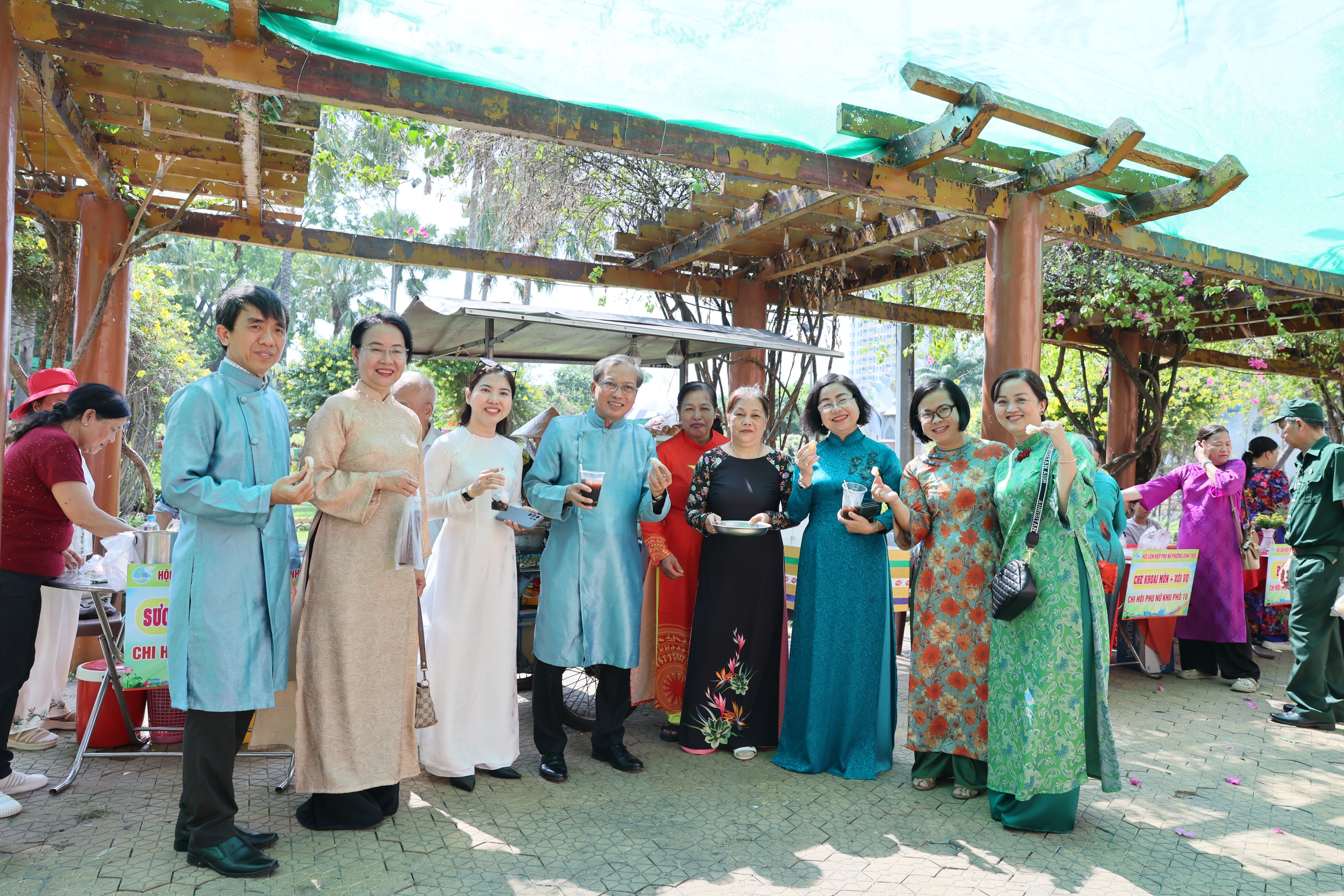 Ch&ugrave;m ảnh: Thắt chặt t&igrave;nh đo&agrave;n kết trong ng&agrave;y Giỗ Tổ H&ugrave;ng Vương tại phường B&igrave;nh Thới, TPHCM - Ảnh 15.