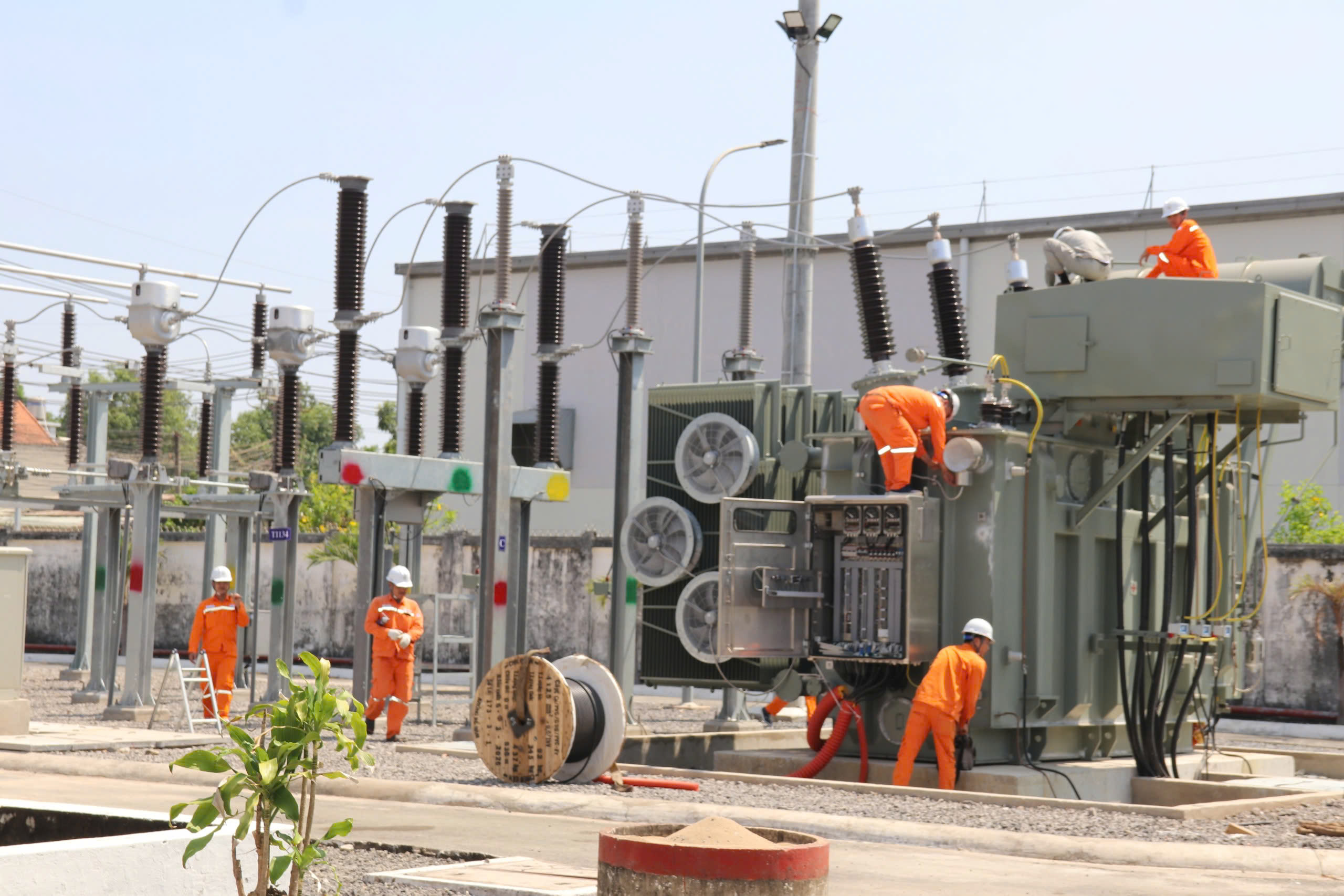 Đồng Nai: Nâng tổng công suất cung cấp điện, phục vụ các khu công nghiệp - Ảnh 1.