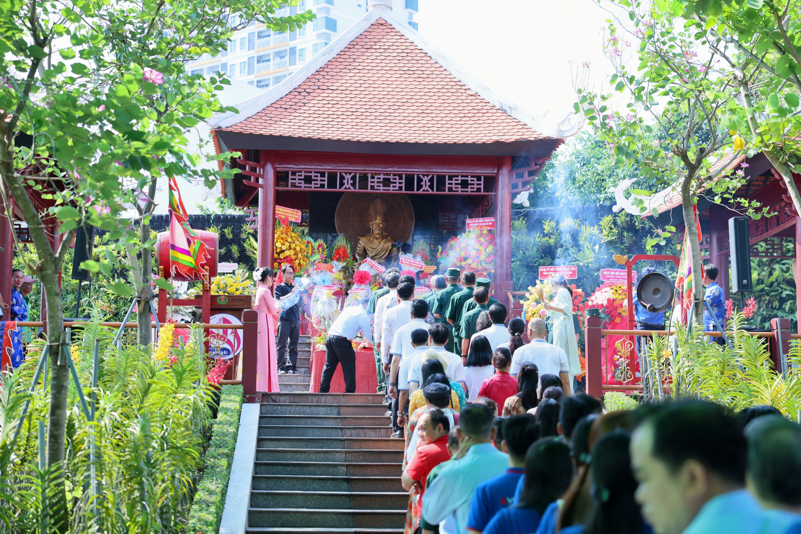 Ch&ugrave;m ảnh: Thắt chặt t&igrave;nh đo&agrave;n kết trong ng&agrave;y Giỗ Tổ H&ugrave;ng Vương tại phường B&igrave;nh Thới, TPHCM - Ảnh 7.