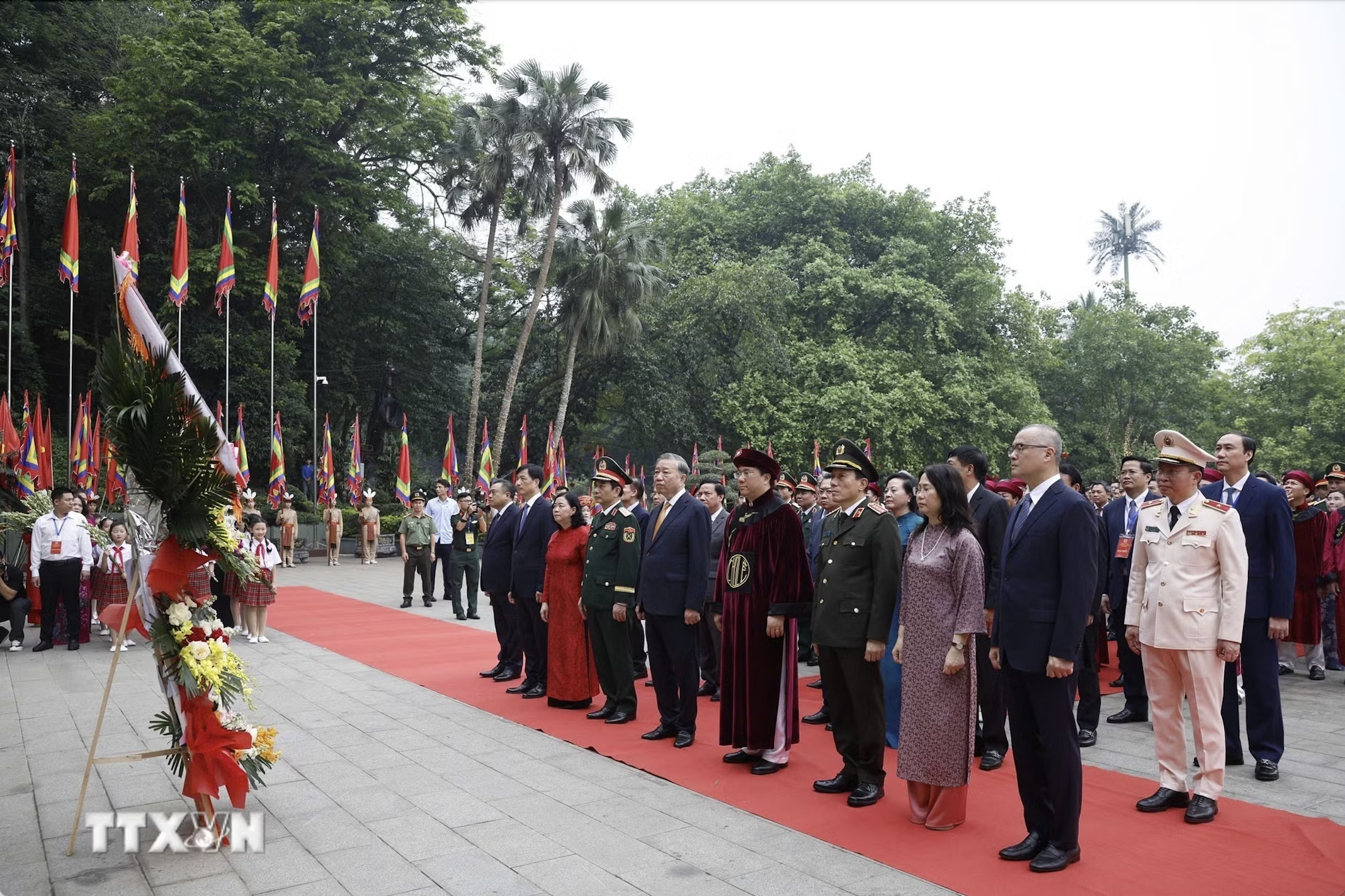 To&agrave;n văn ph&aacute;t biểu của Tổng B&iacute; thư, Chủ tịch nước T&ocirc; L&acirc;m tại Đền H&ugrave;ng - Ảnh 6.