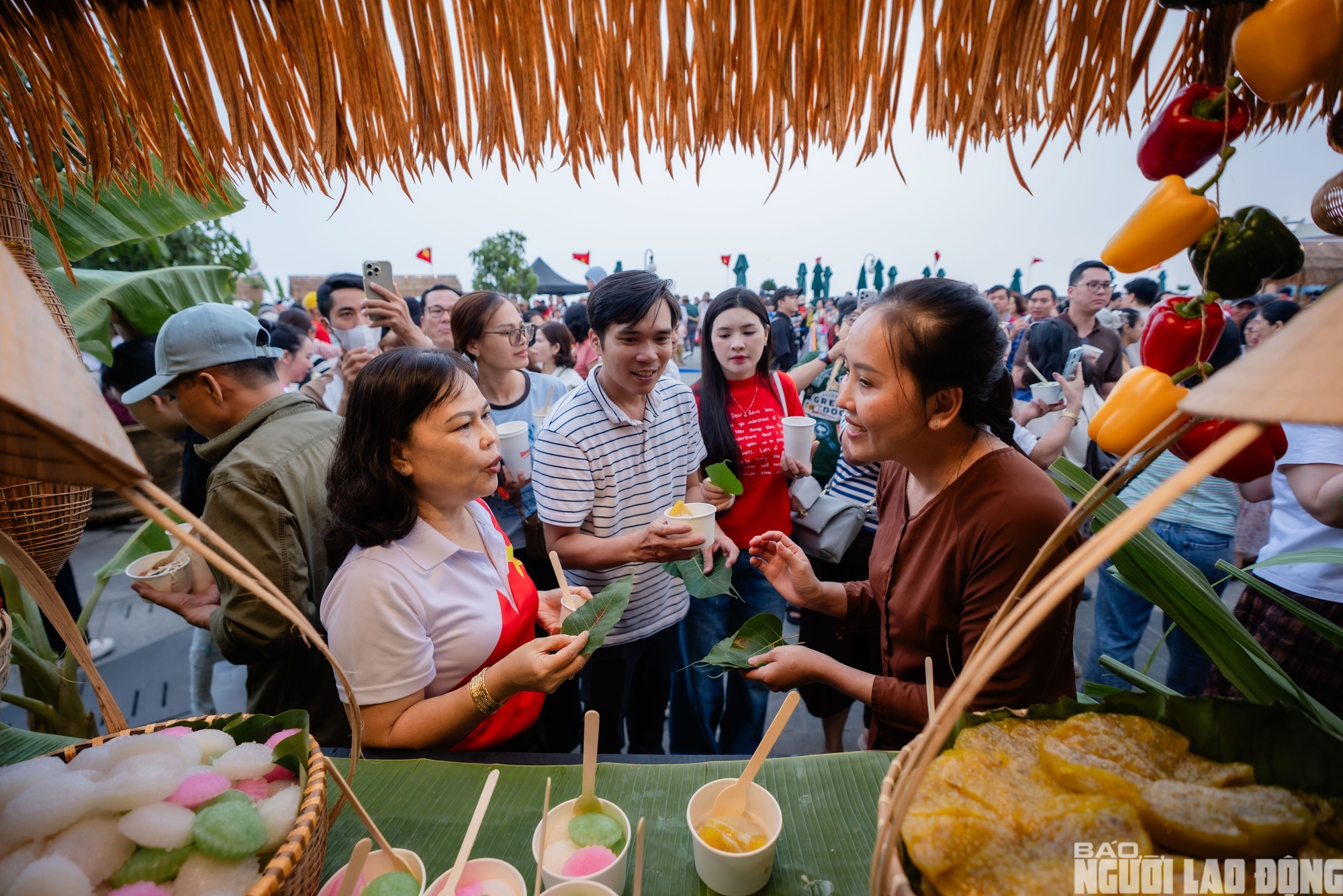 H&agrave;ng ng&agrave;n người đổ x&ocirc; l&ecirc;n&nbsp;N&uacute;i B&agrave; Đen&nbsp;dịp&nbsp;Giỗ Tổ H&ugrave;ng Vương - Ảnh 7.