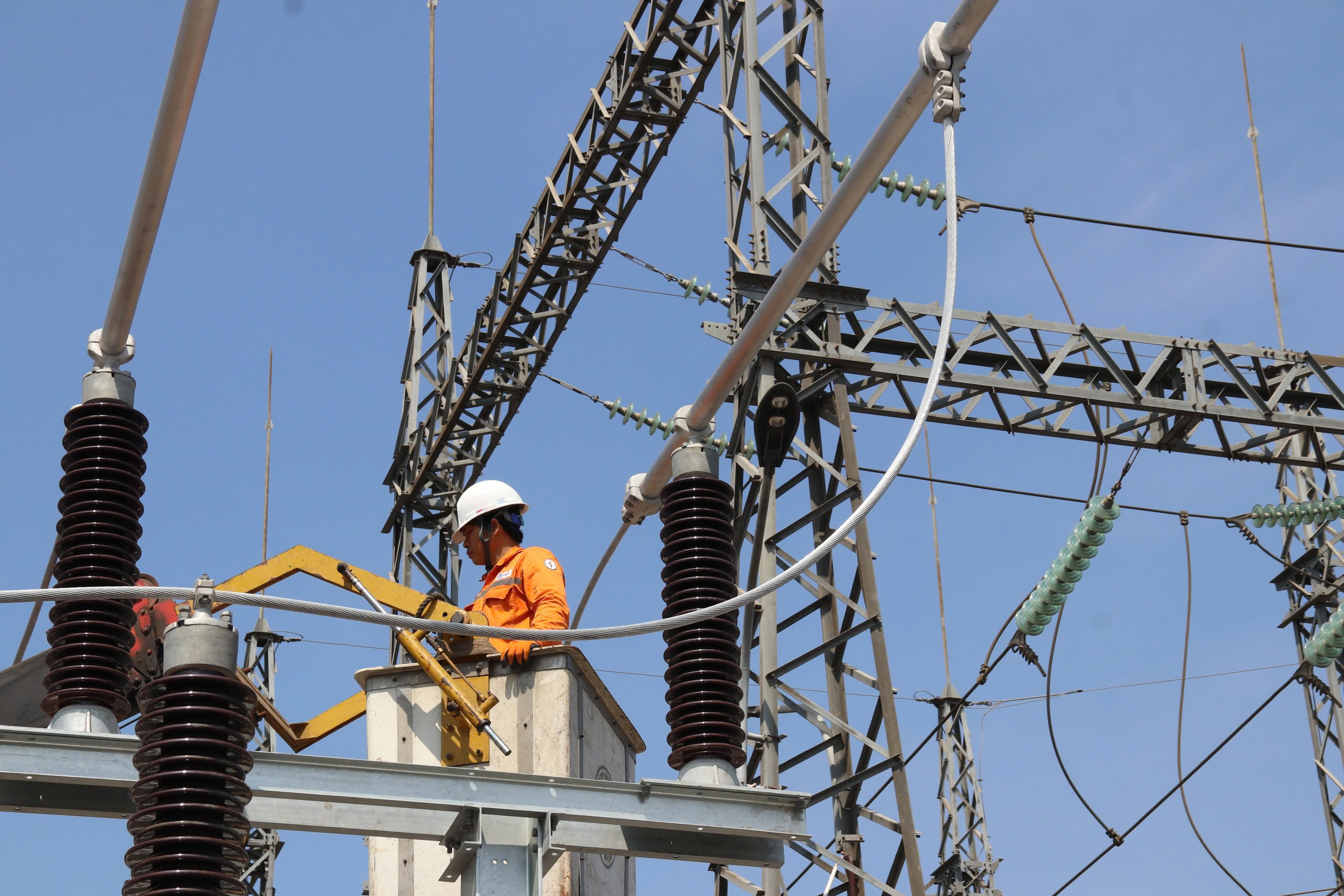 Đồng Nai: Nâng tổng công suất cung cấp điện, phục vụ các khu công nghiệp - Ảnh 3.