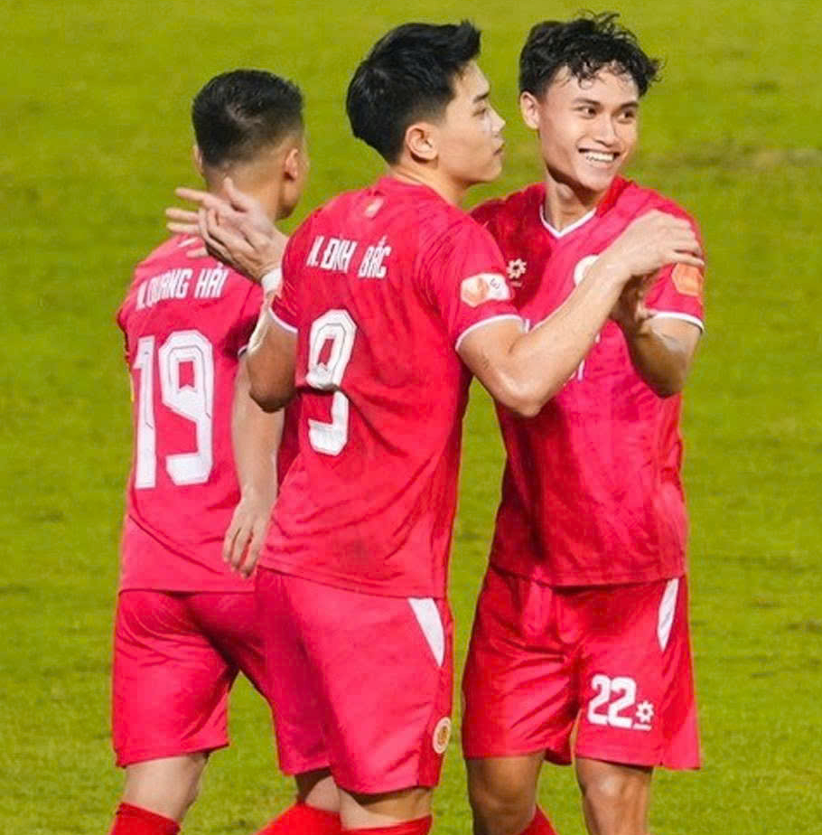 Đình Bắc tỏa sáng với cú hat-trick ở vòng 20 V-League - Ảnh 2.