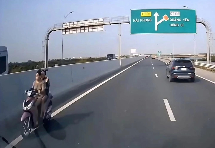 Hai cô gái đi xe máy ngược chiều trên cao tốc Hạ Long - Hải Phòng gây kinh ngạc - Ảnh 1.